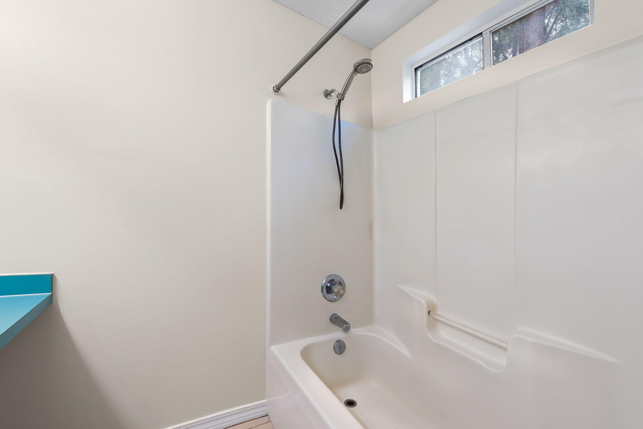 493 Woodfern Avenue Avenue