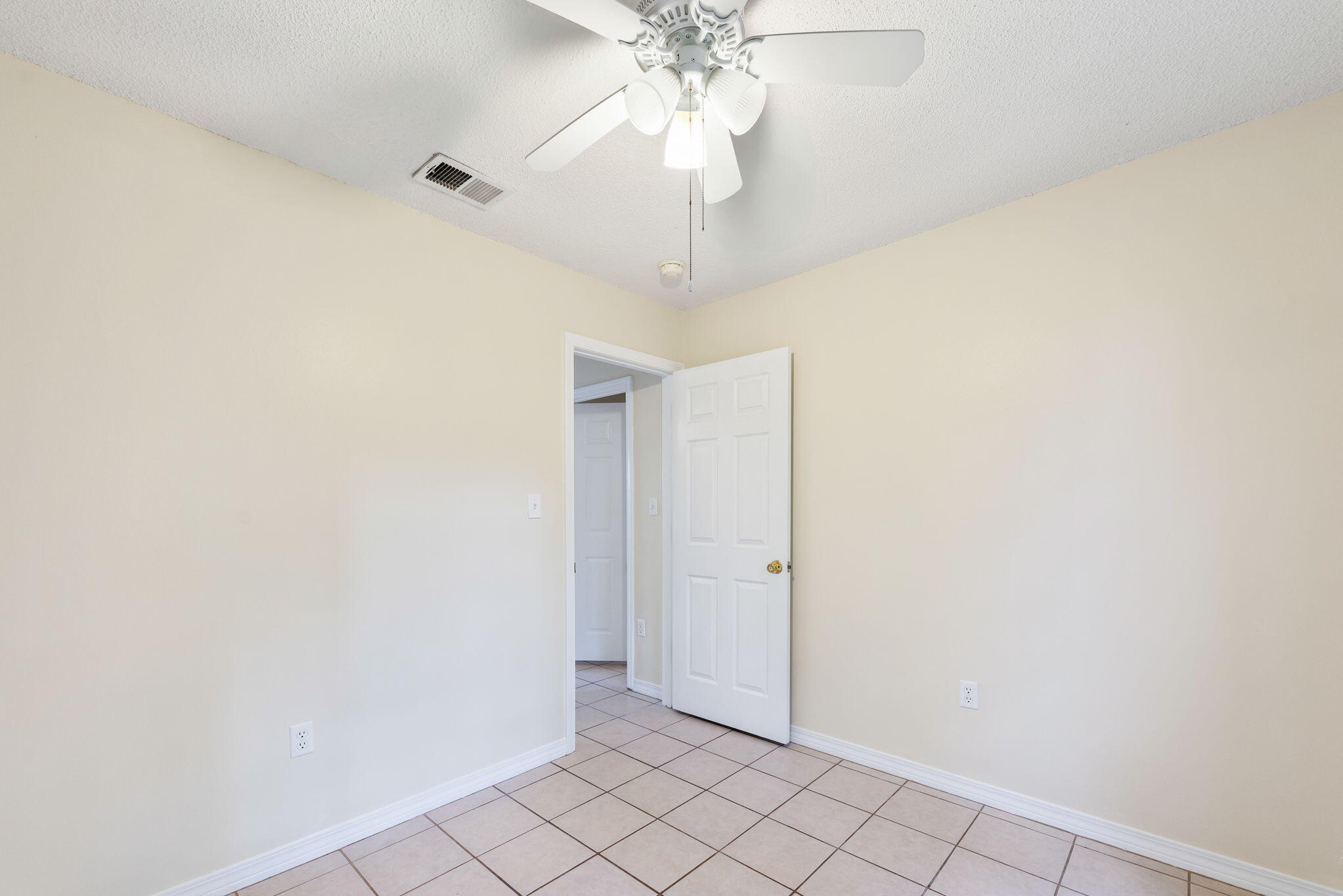 493 Woodfern Avenue Avenue