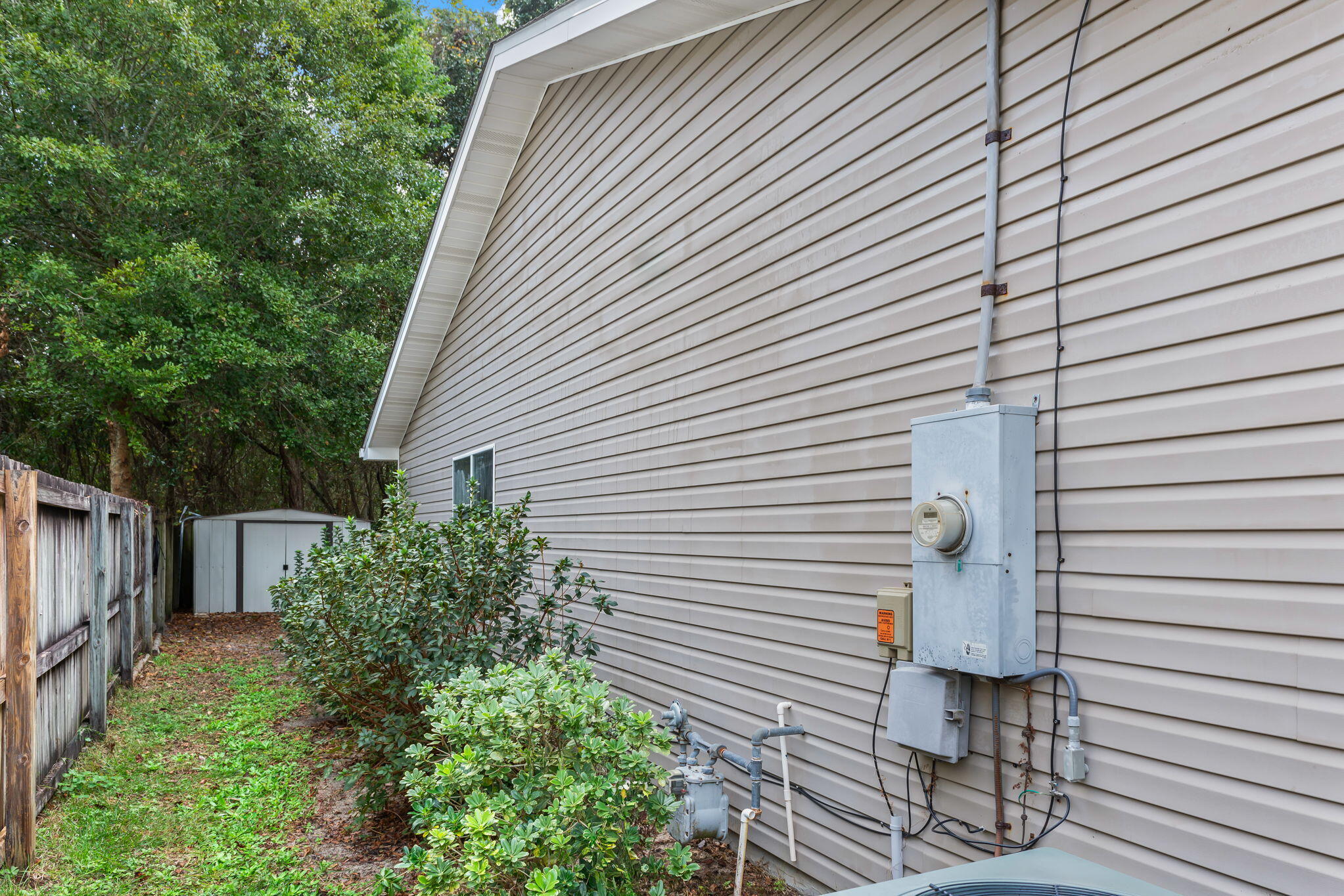 493 Woodfern Avenue Avenue