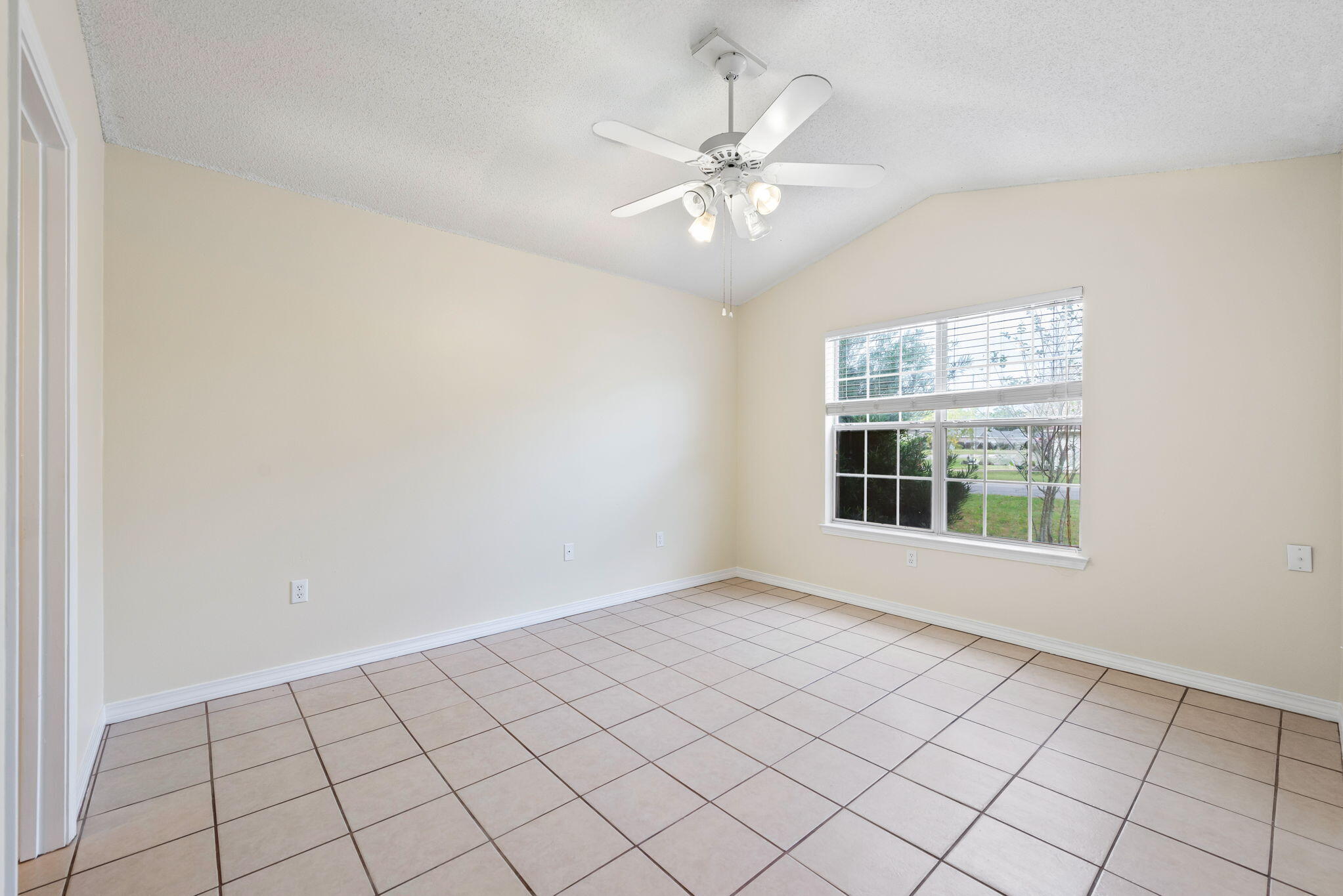 493 Woodfern Avenue Avenue