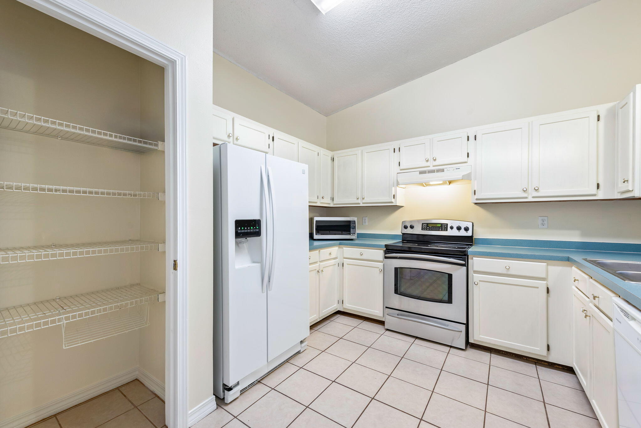 493 Woodfern Avenue Avenue