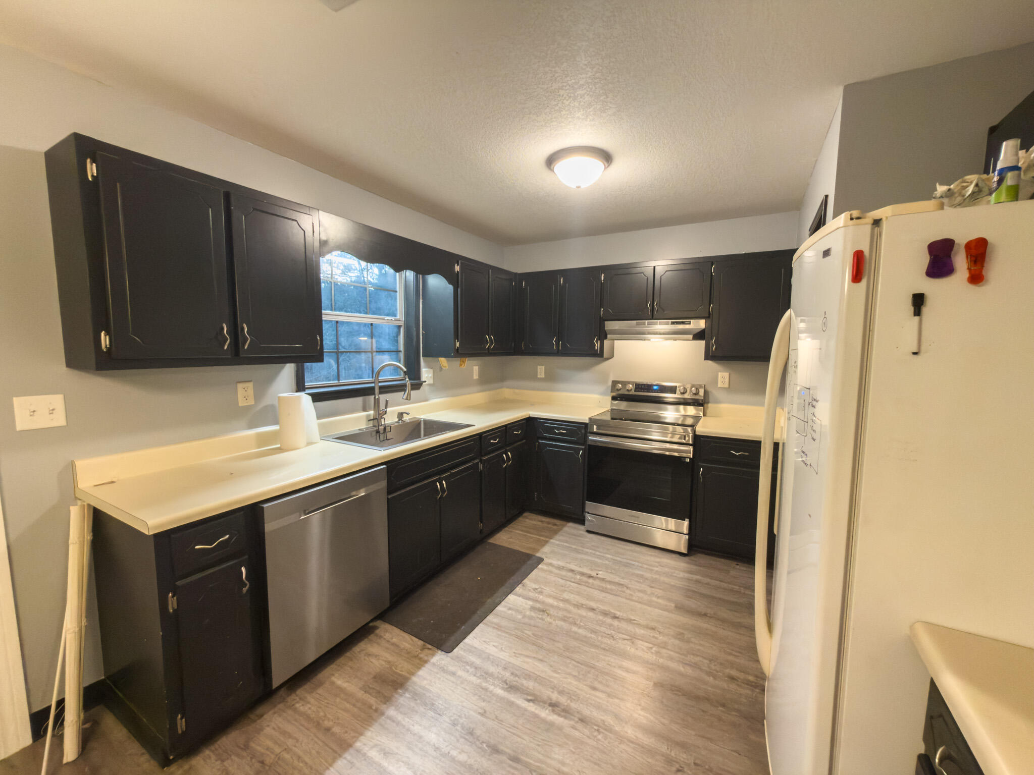 209 W Pinoak Court