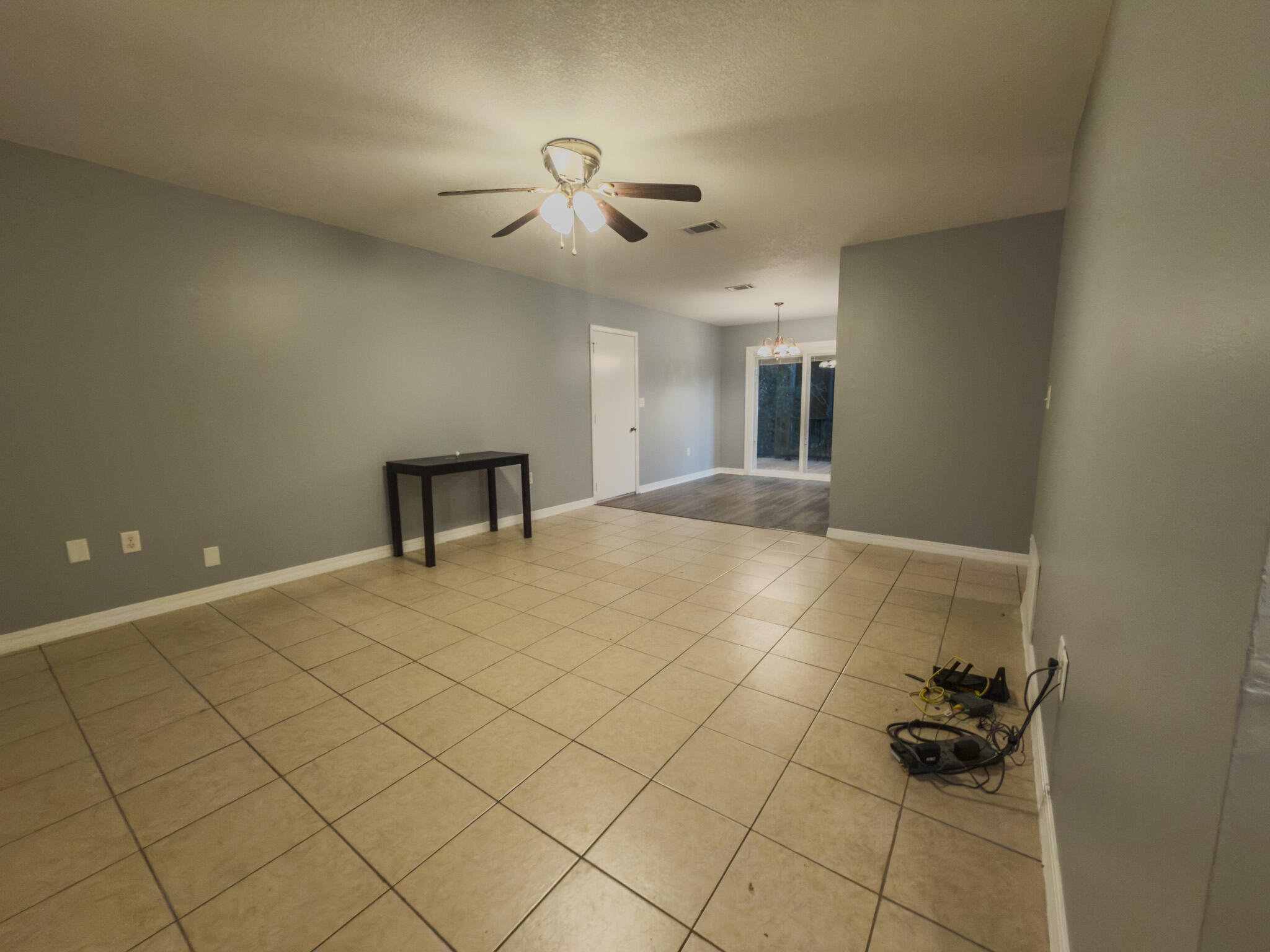 209 W Pinoak Court