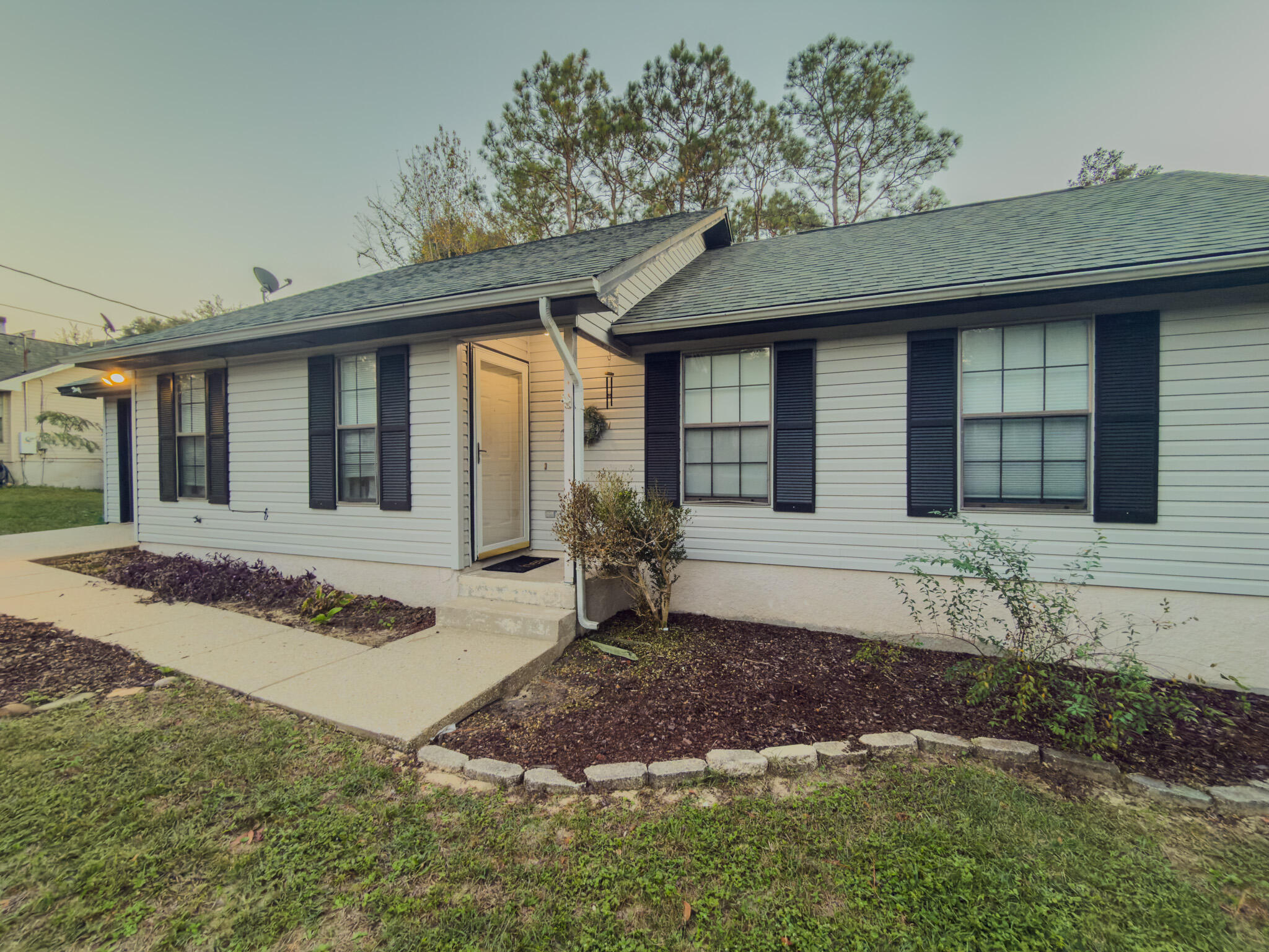 209 W Pinoak Court