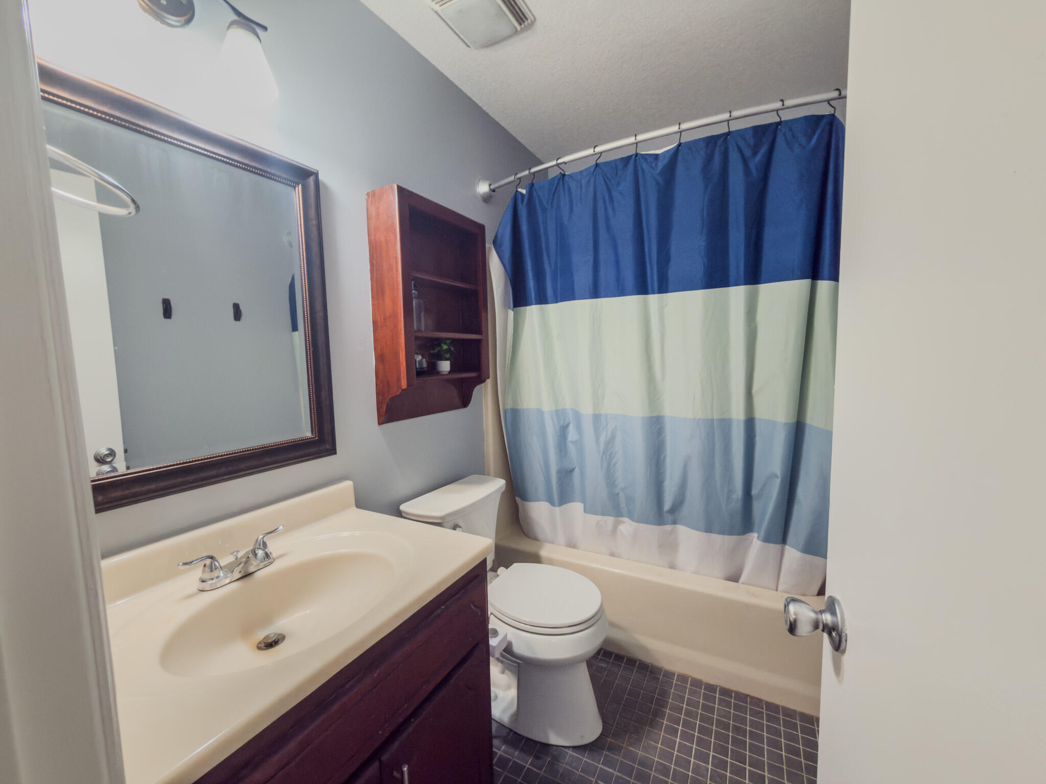 209 W Pinoak Court