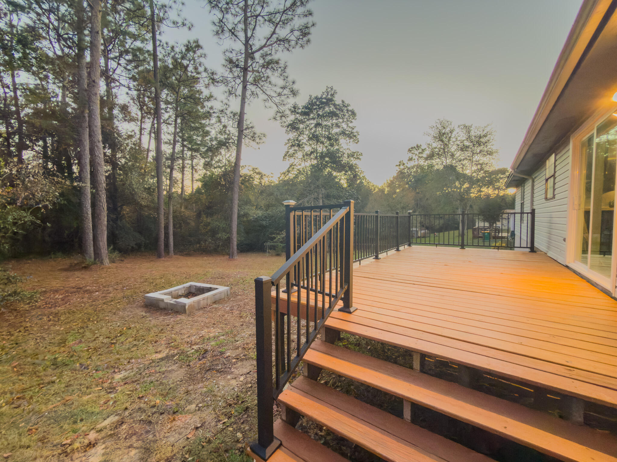 209 W Pinoak Court