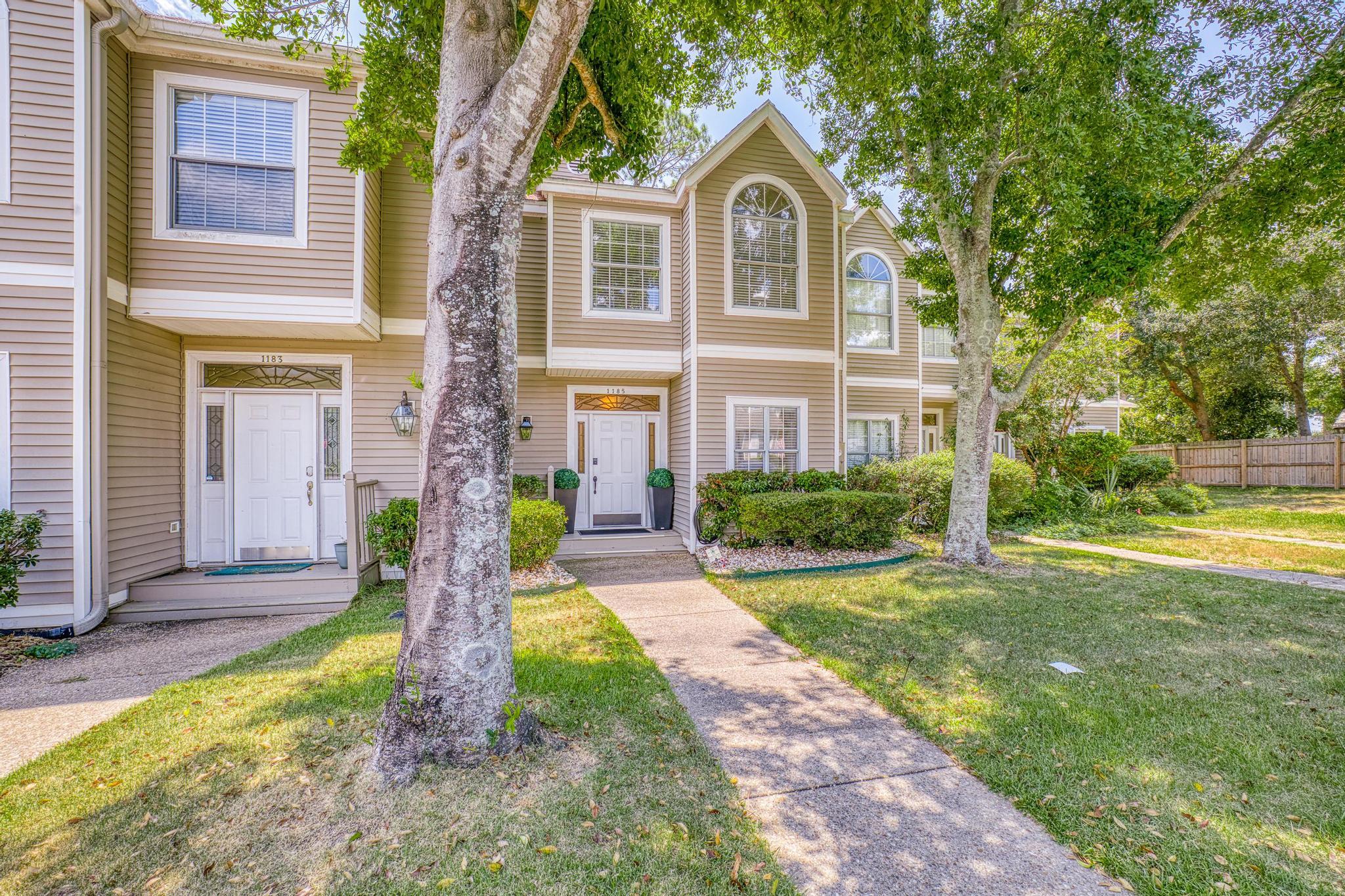 1185 Lionsgate Lane
