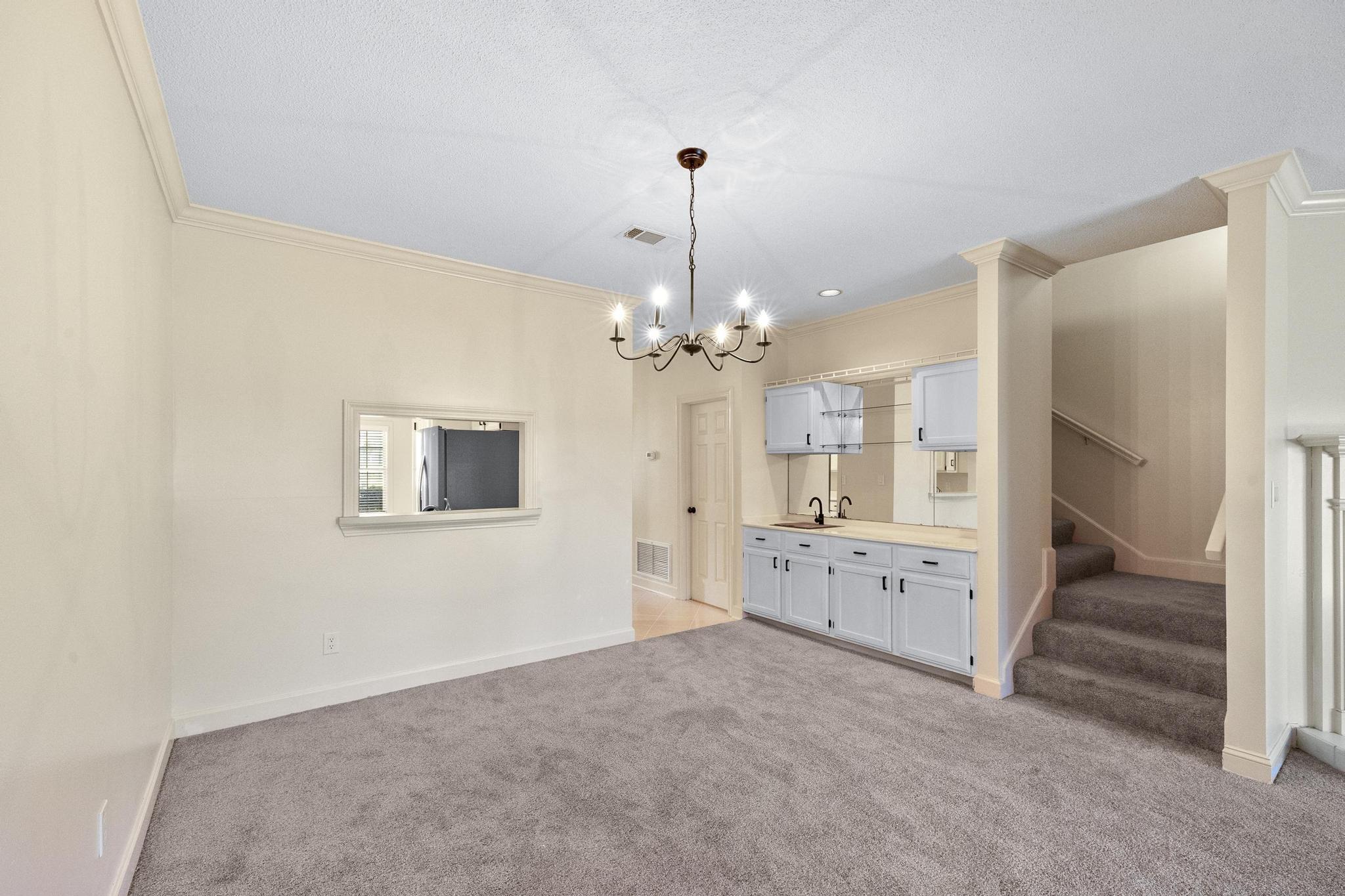 1185 Lionsgate Lane