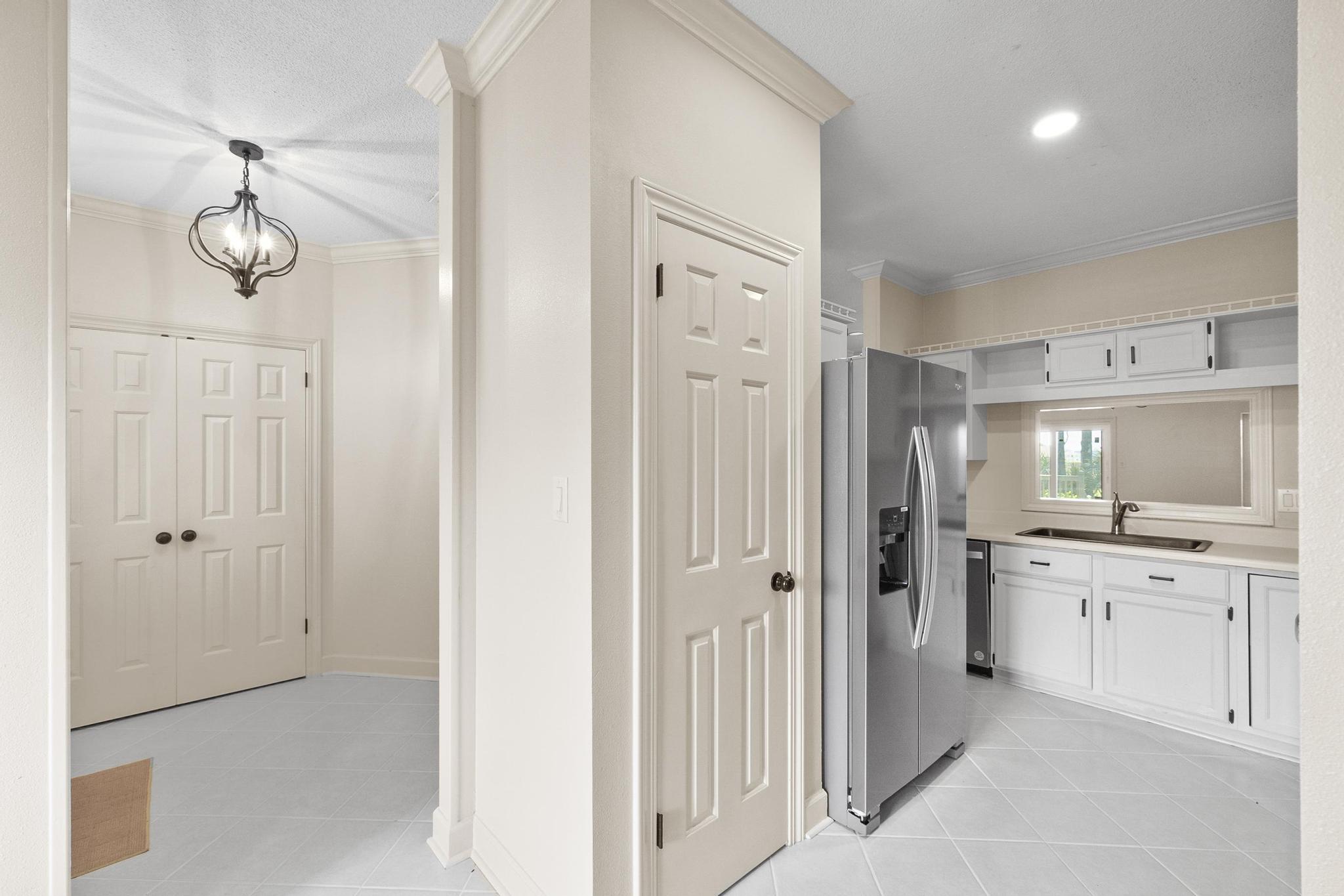 1185 Lionsgate Lane