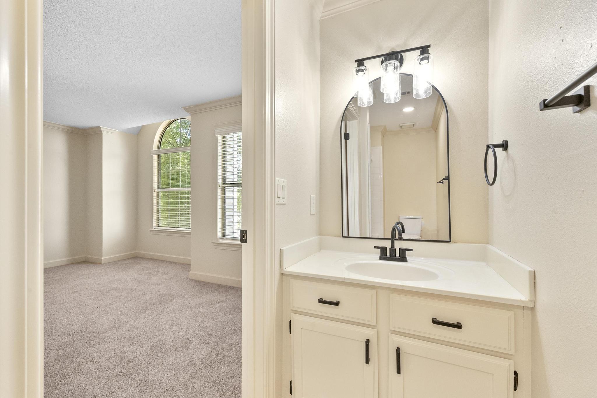 1185 Lionsgate Lane