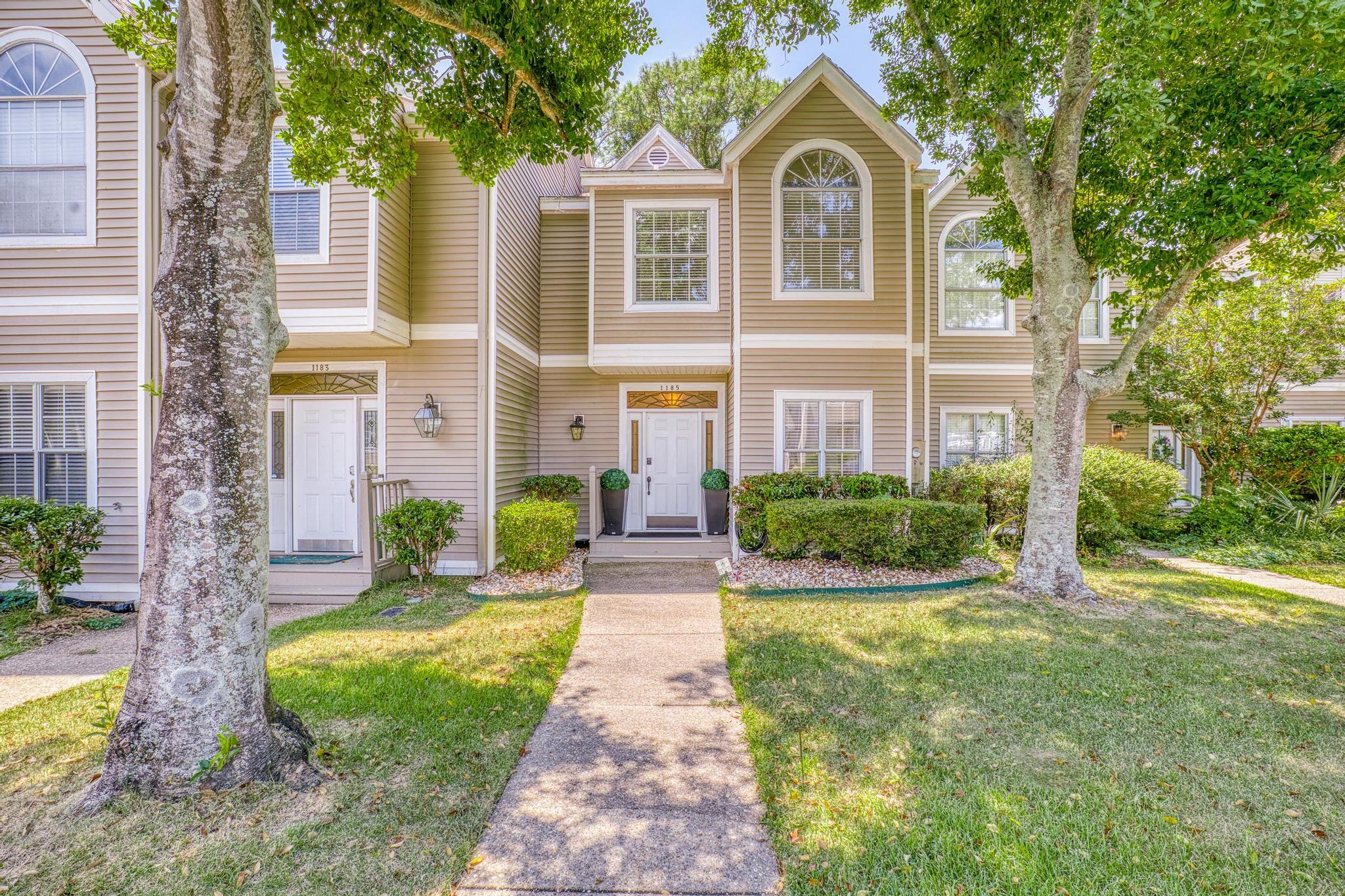 1185 Lionsgate Lane