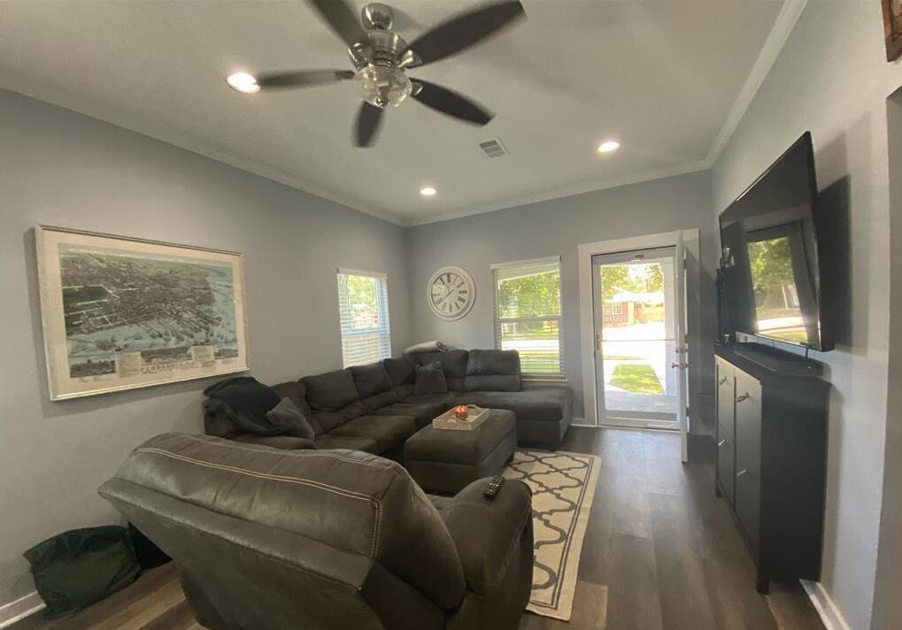 1106 W gregory Street