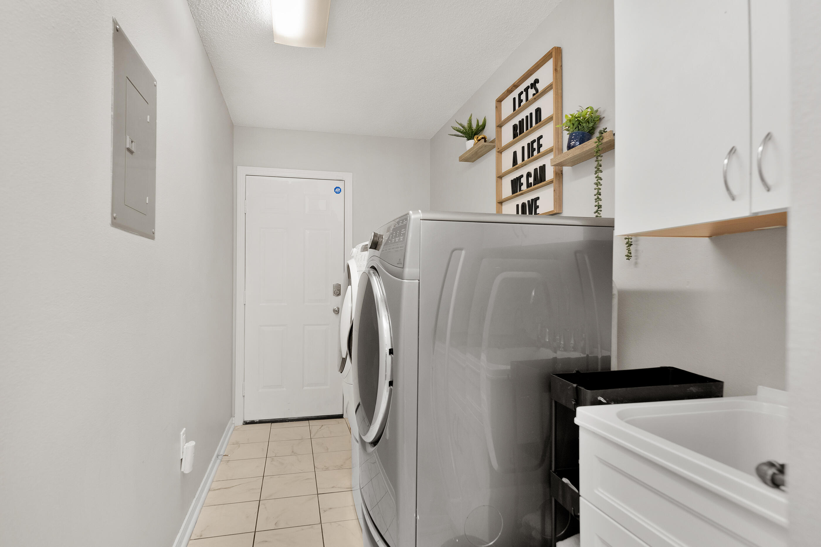 7152 Snug Waters Road