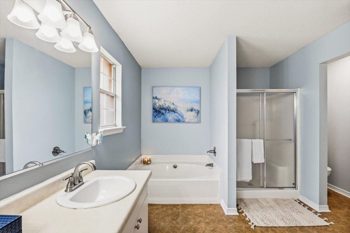 8134 Country Bay Boulevard