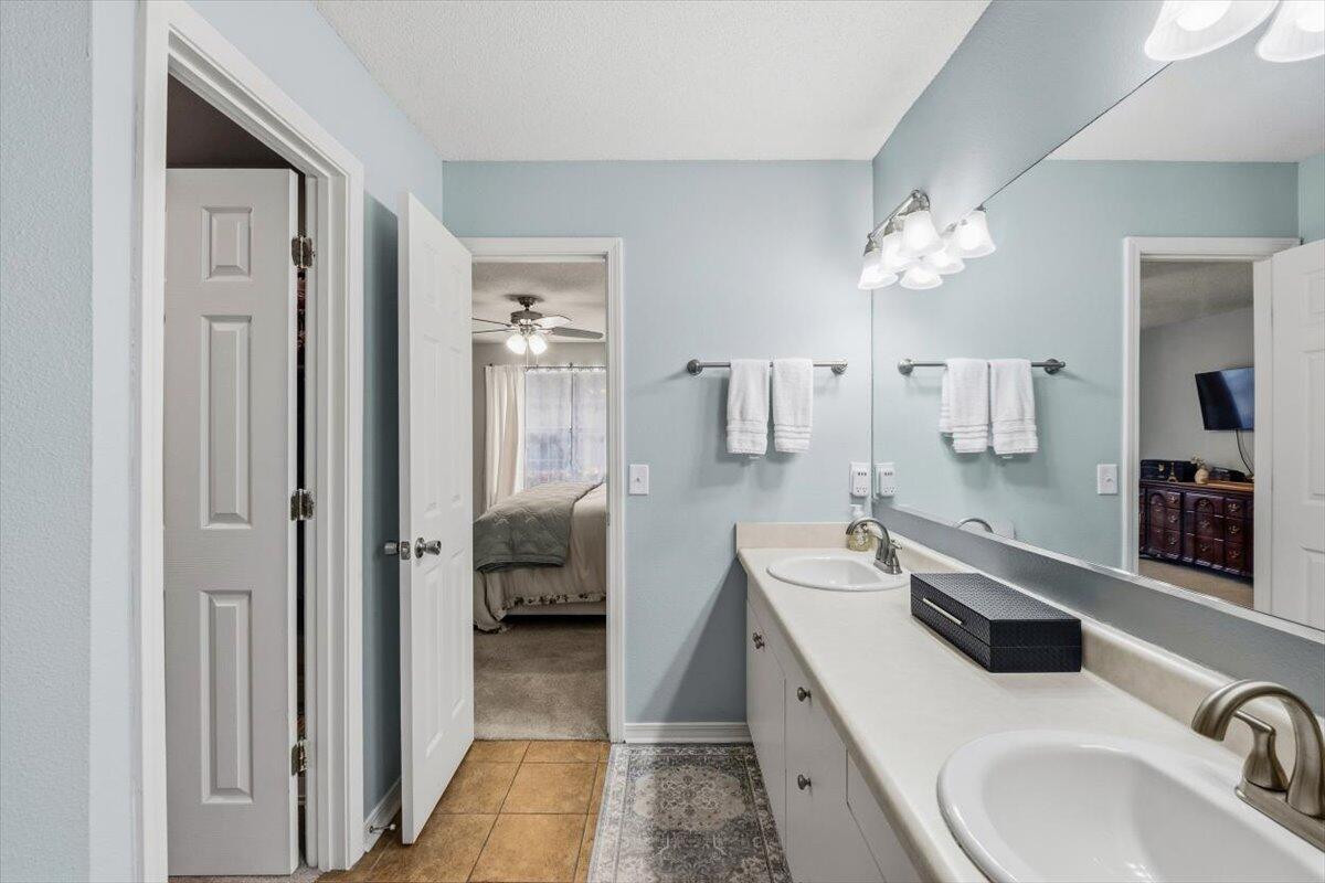 8134 Country Bay Boulevard