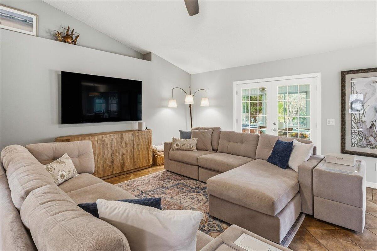 8134 Country Bay Boulevard