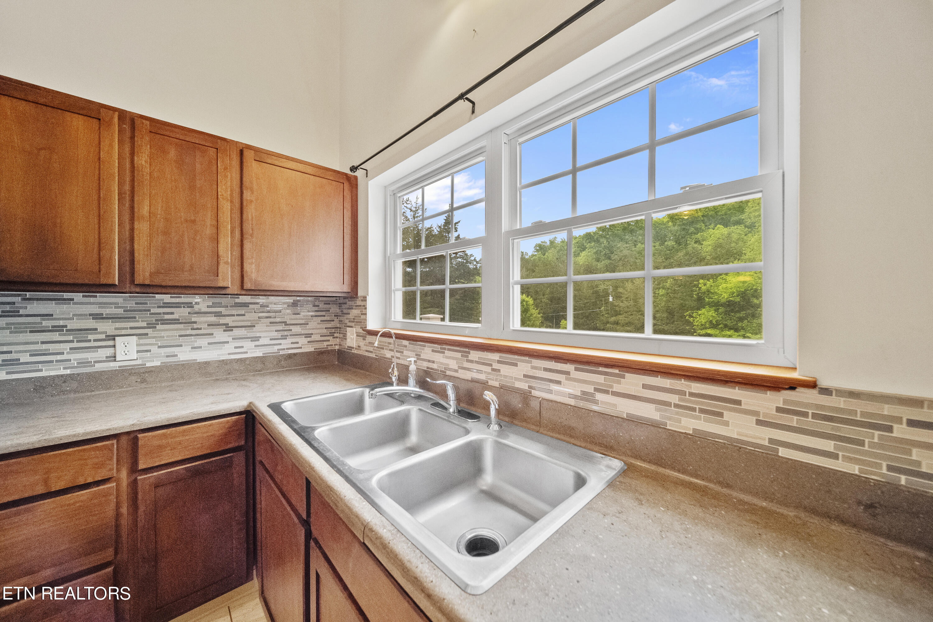 8424 Thorn Grove Pike