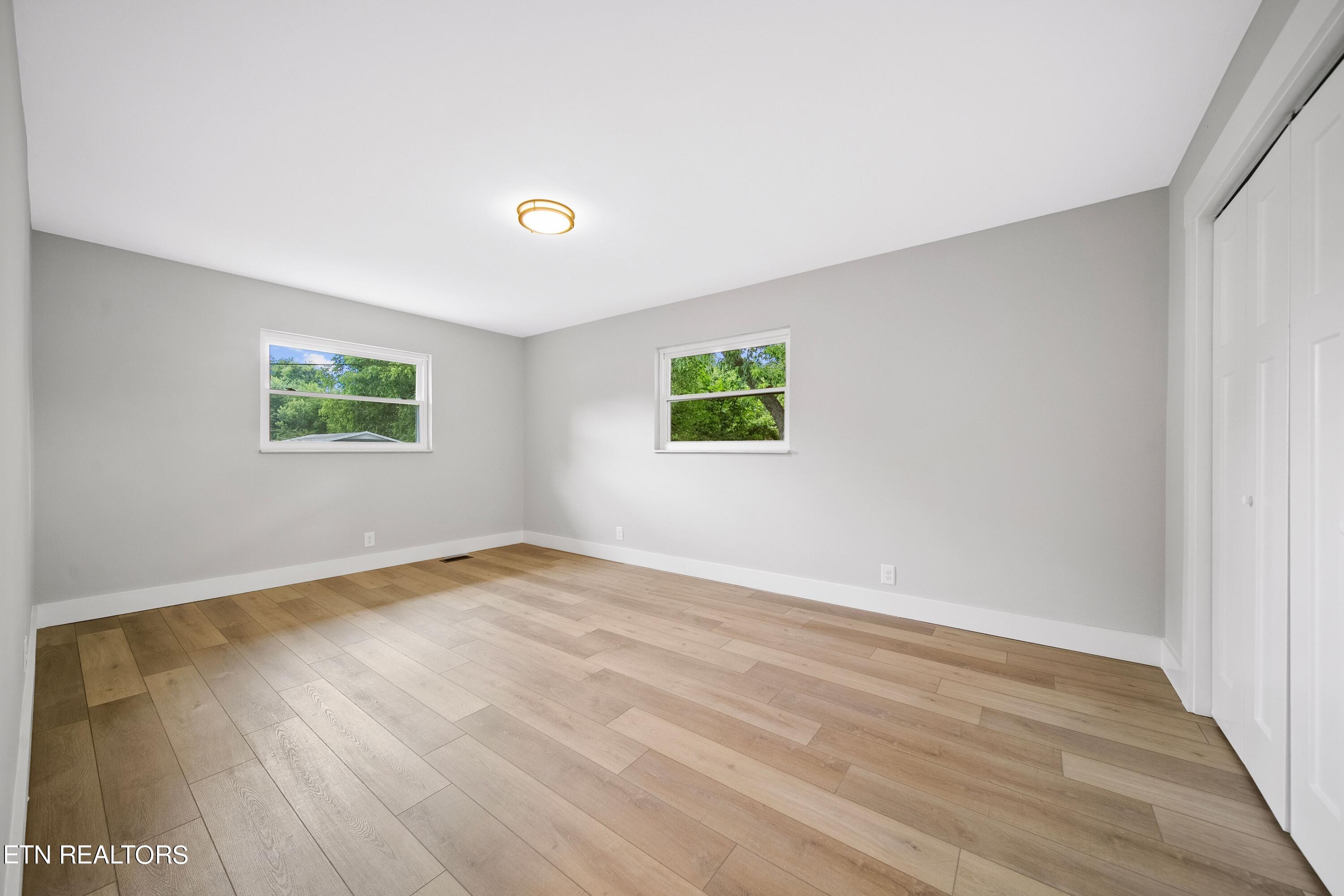 327 Greenwood Ave