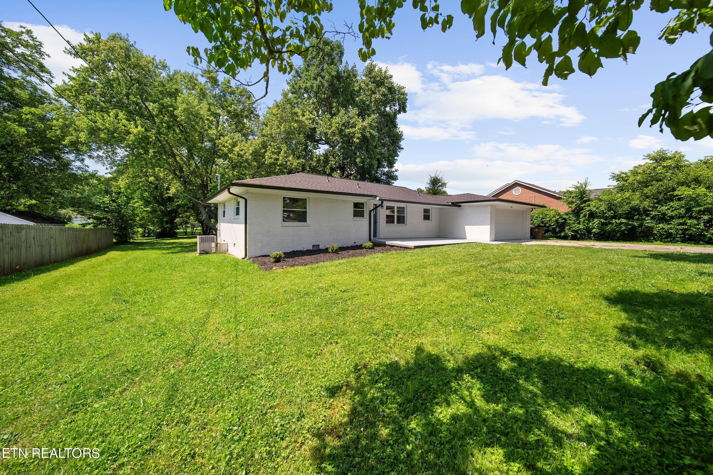 327 Greenwood Ave