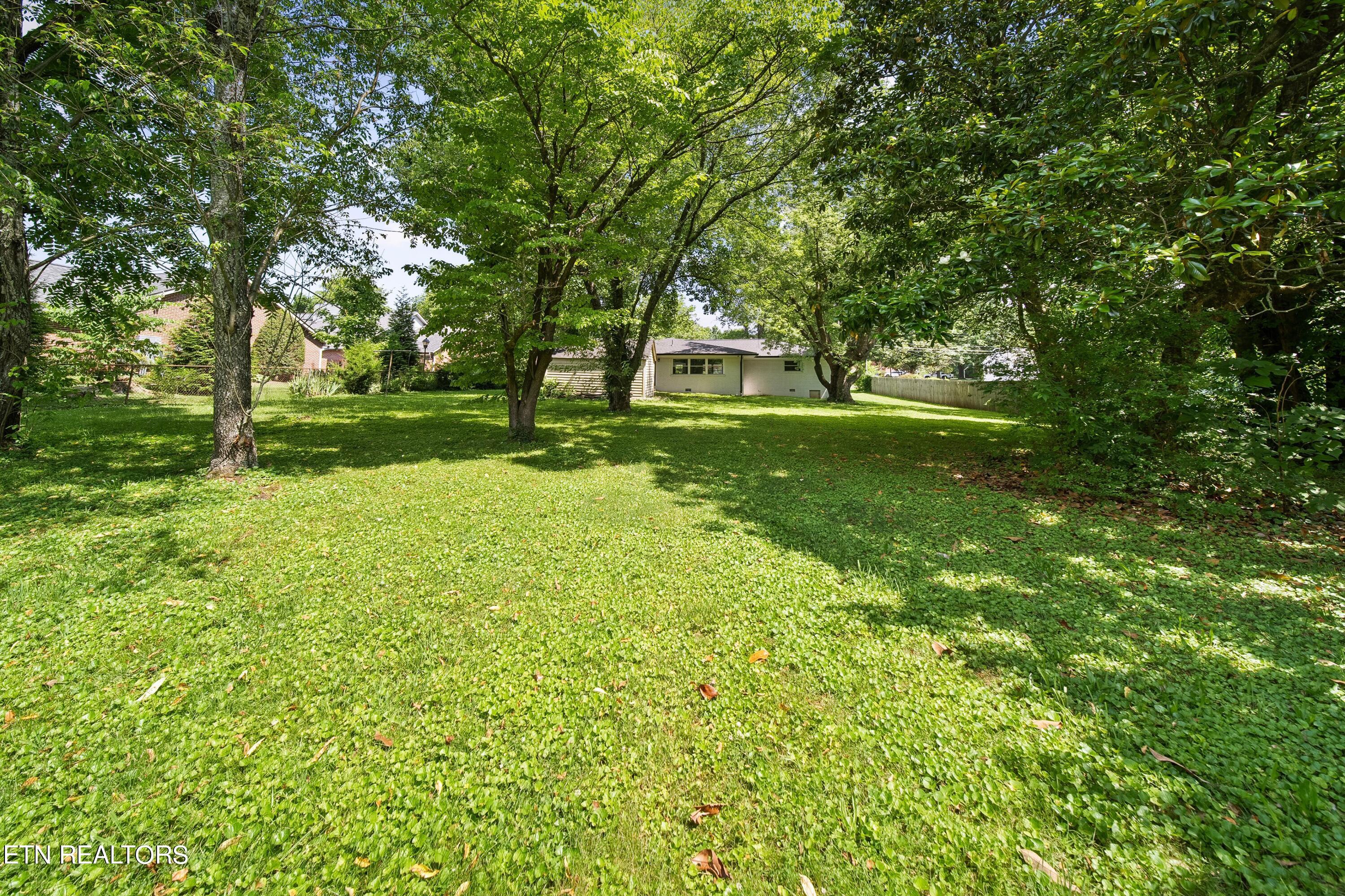 327 Greenwood Ave