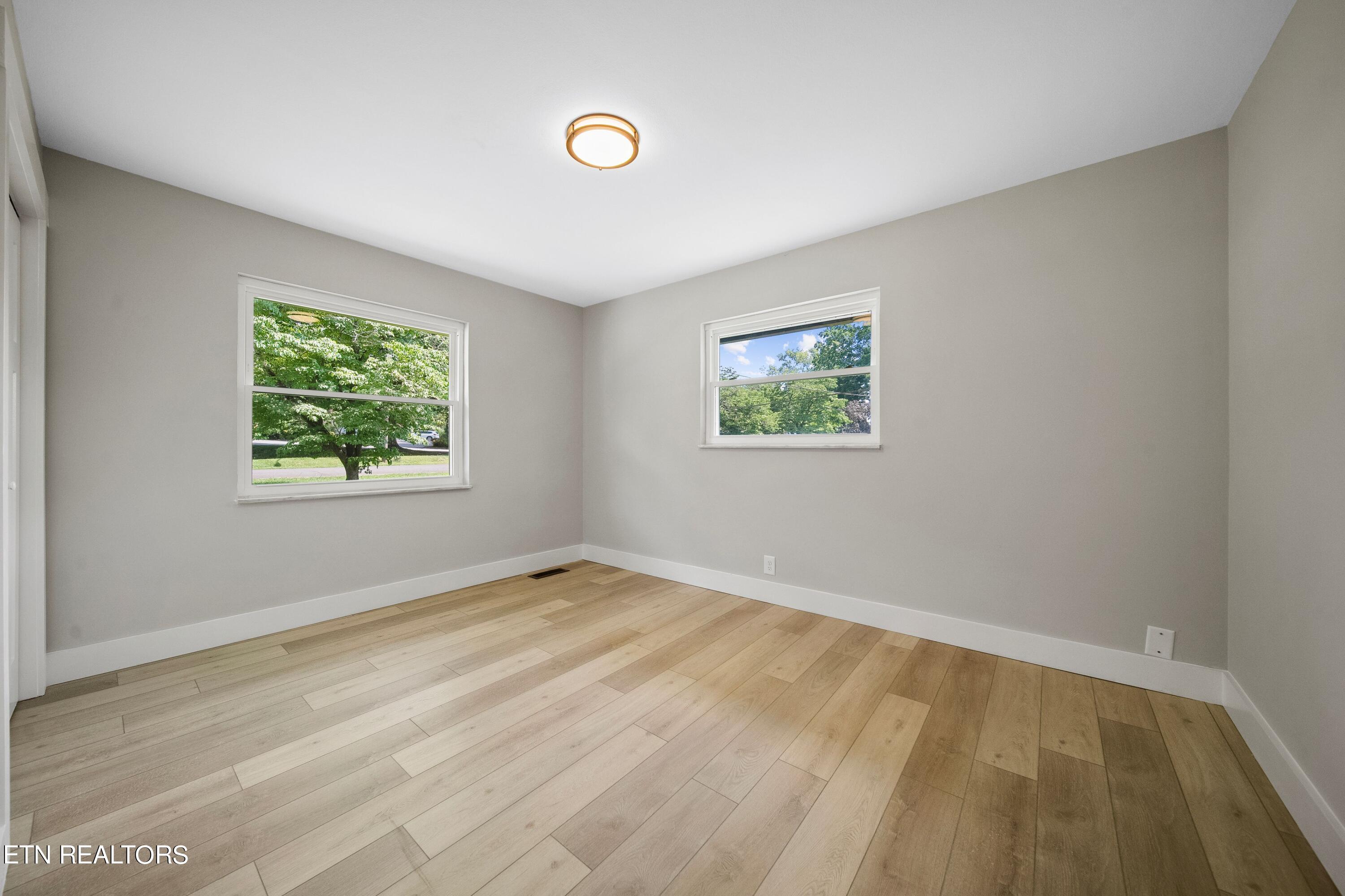 327 Greenwood Ave