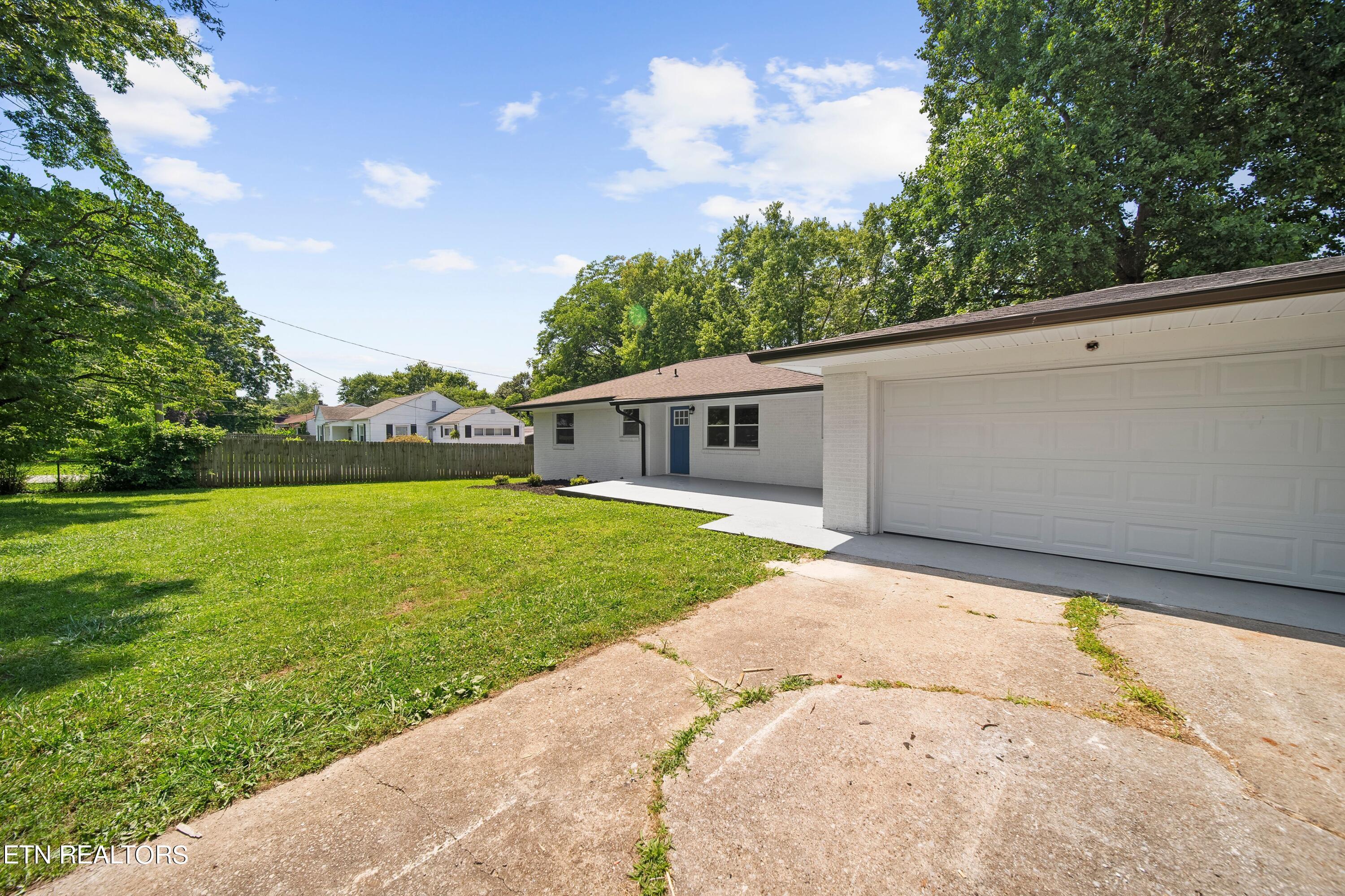 327 Greenwood Ave