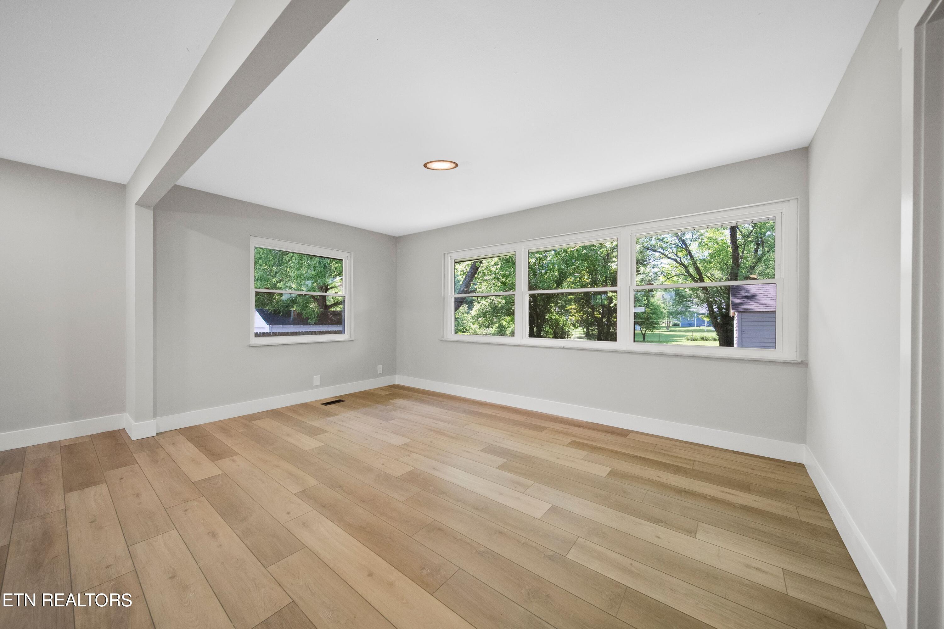 327 Greenwood Ave