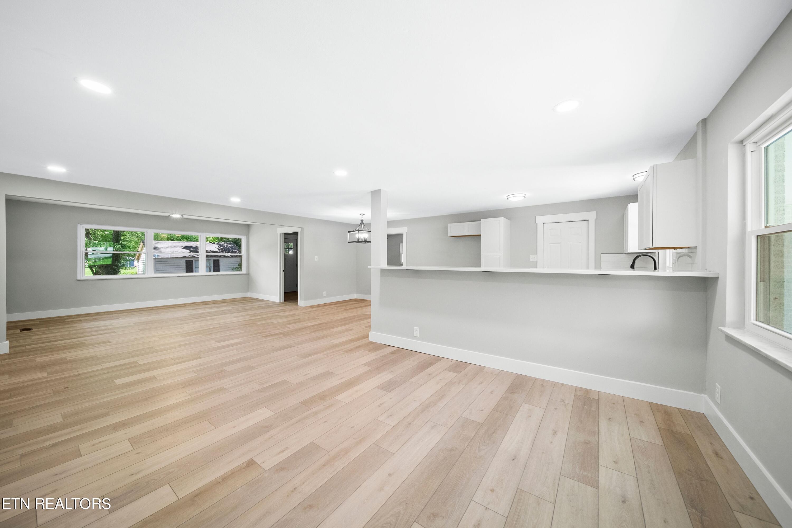 327 Greenwood Ave