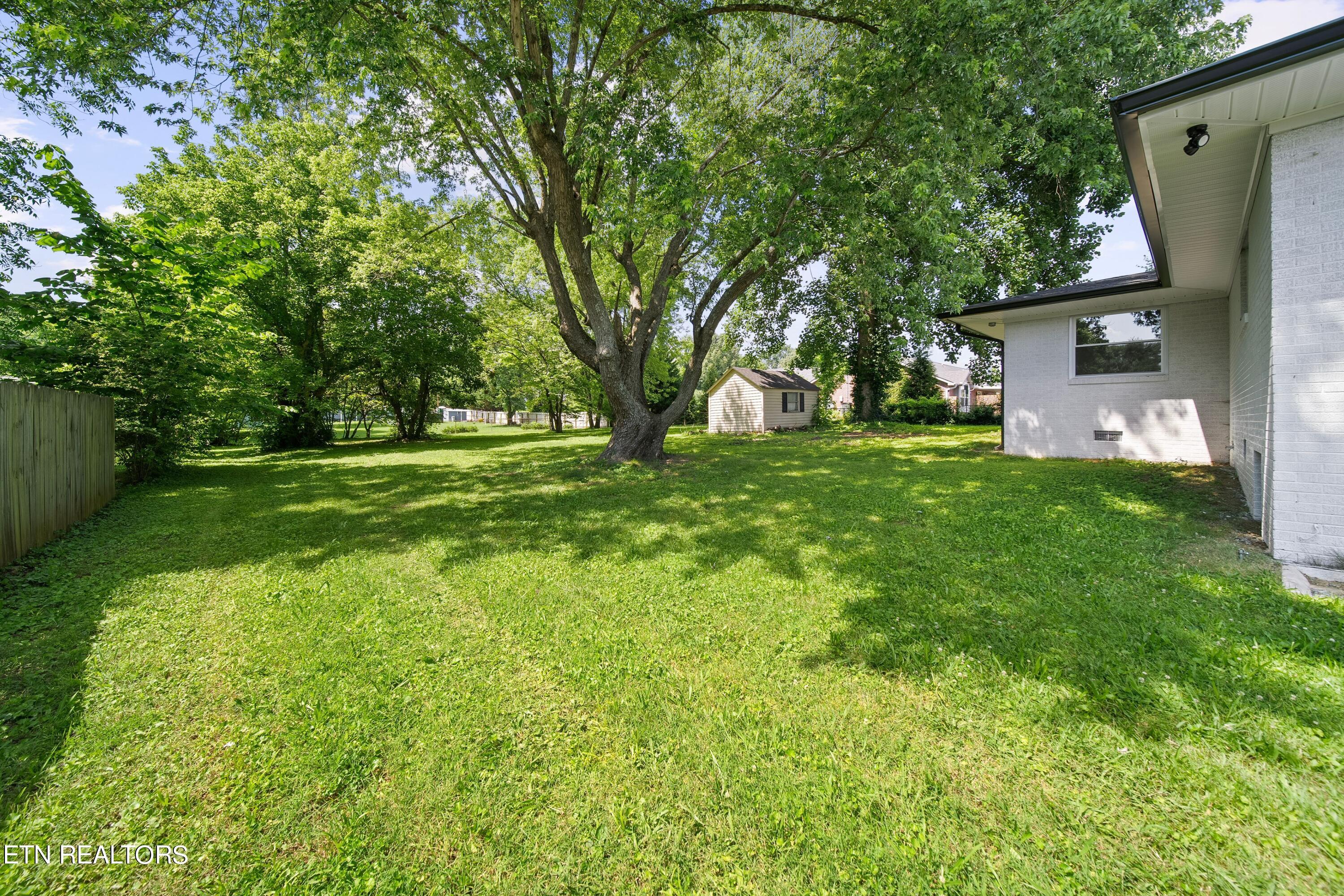 327 Greenwood Ave
