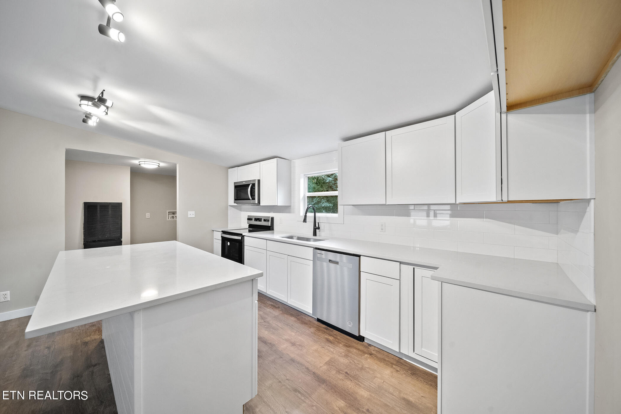 654 Richard Browning Way