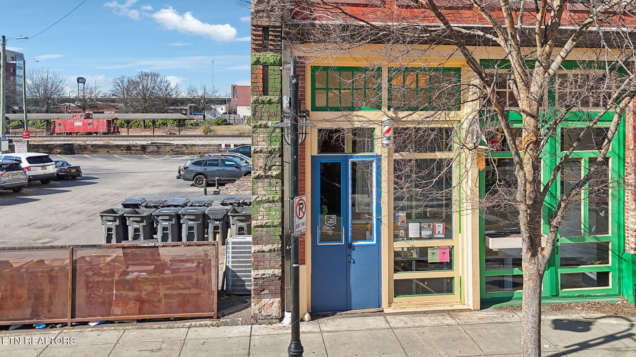 105 W Jackson Ave, 1