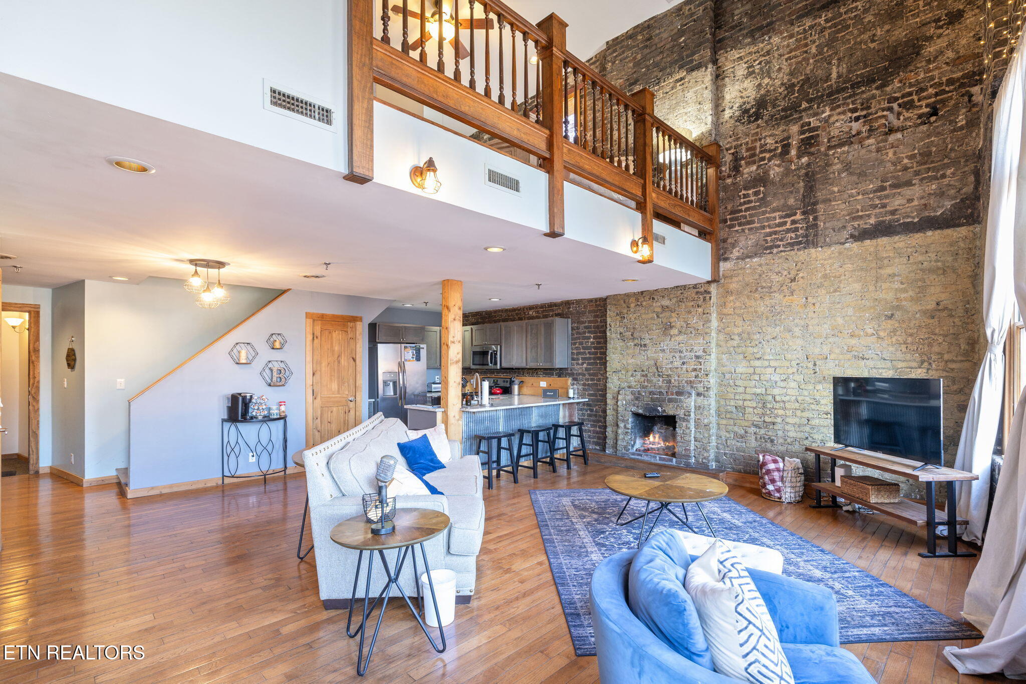 105 W Jackson Ave, 1