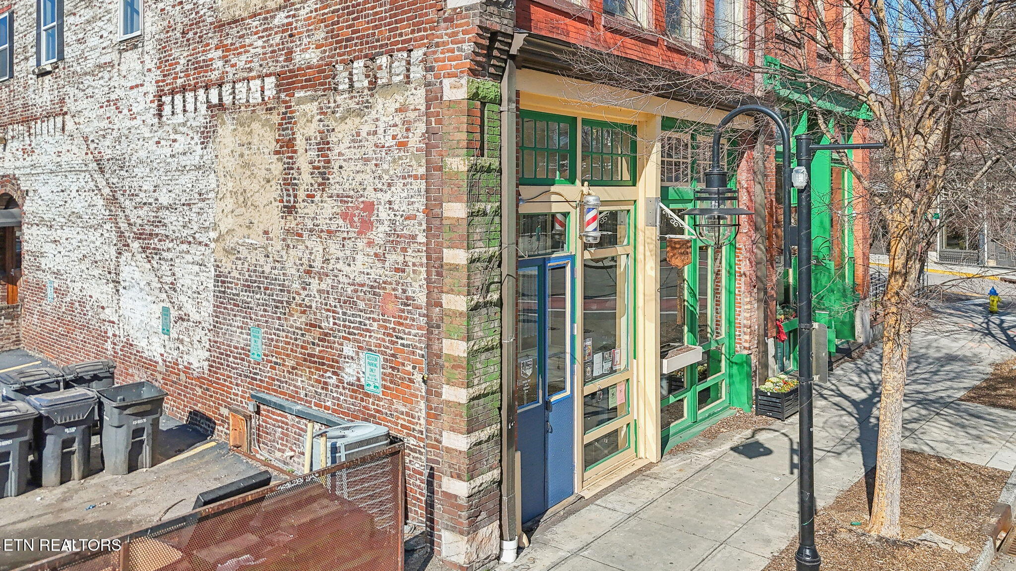 105 W Jackson Ave, 1