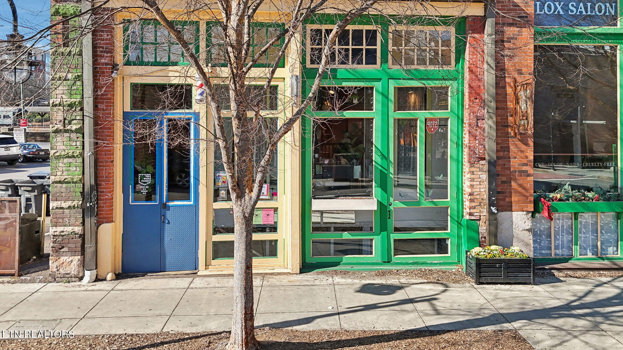 105 W Jackson Ave, 1