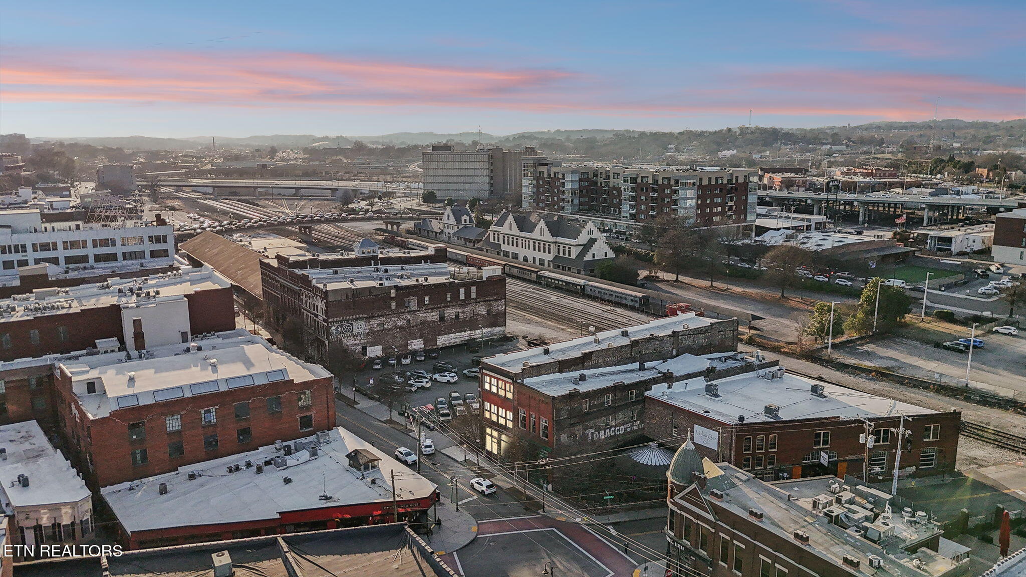 105 W Jackson Ave, 1