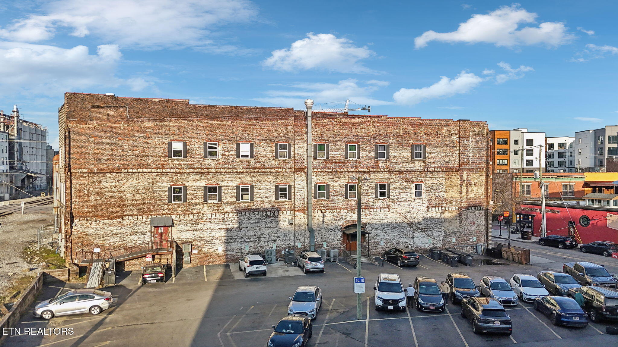 105 W Jackson Ave, 1