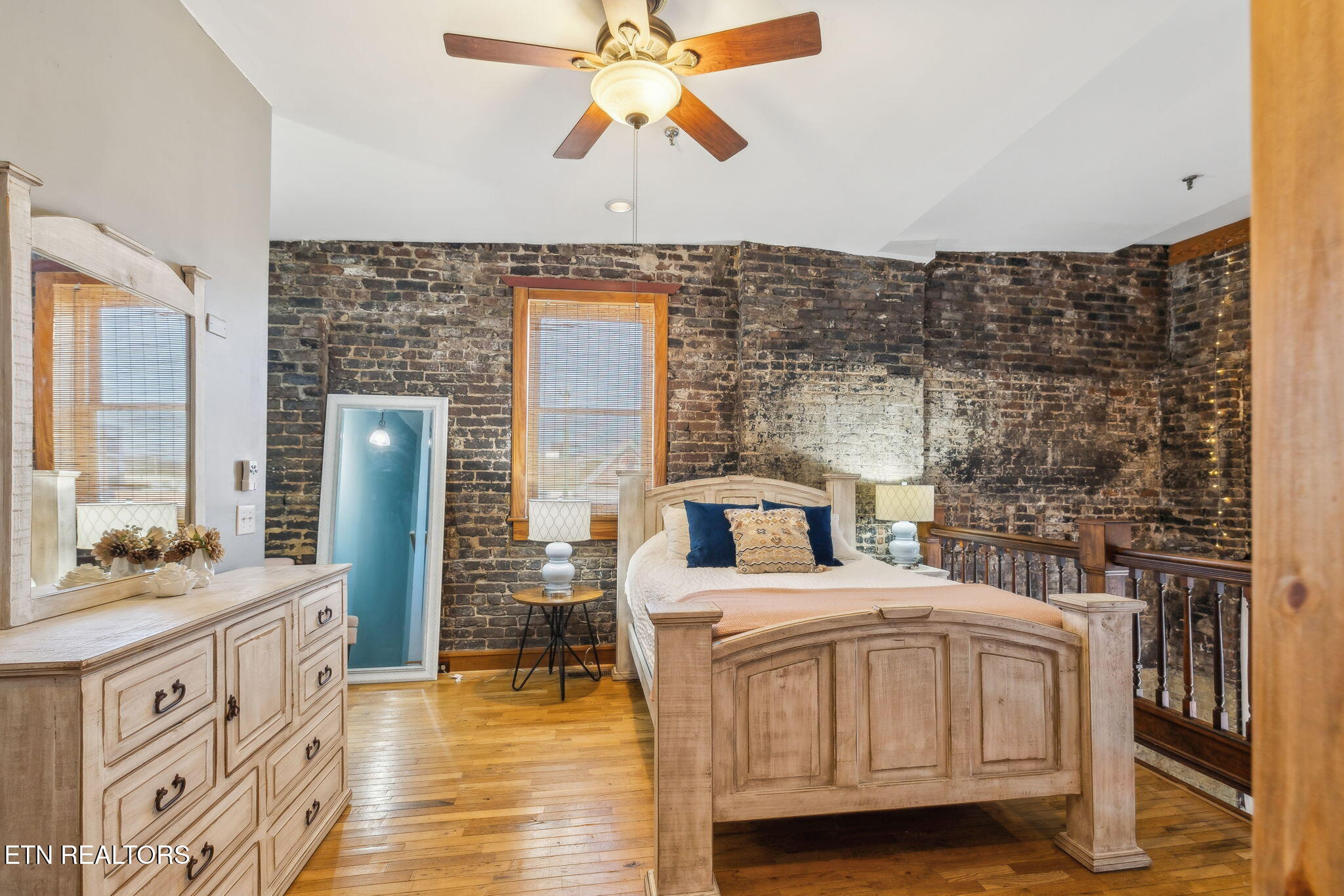 105 W Jackson Ave, 1