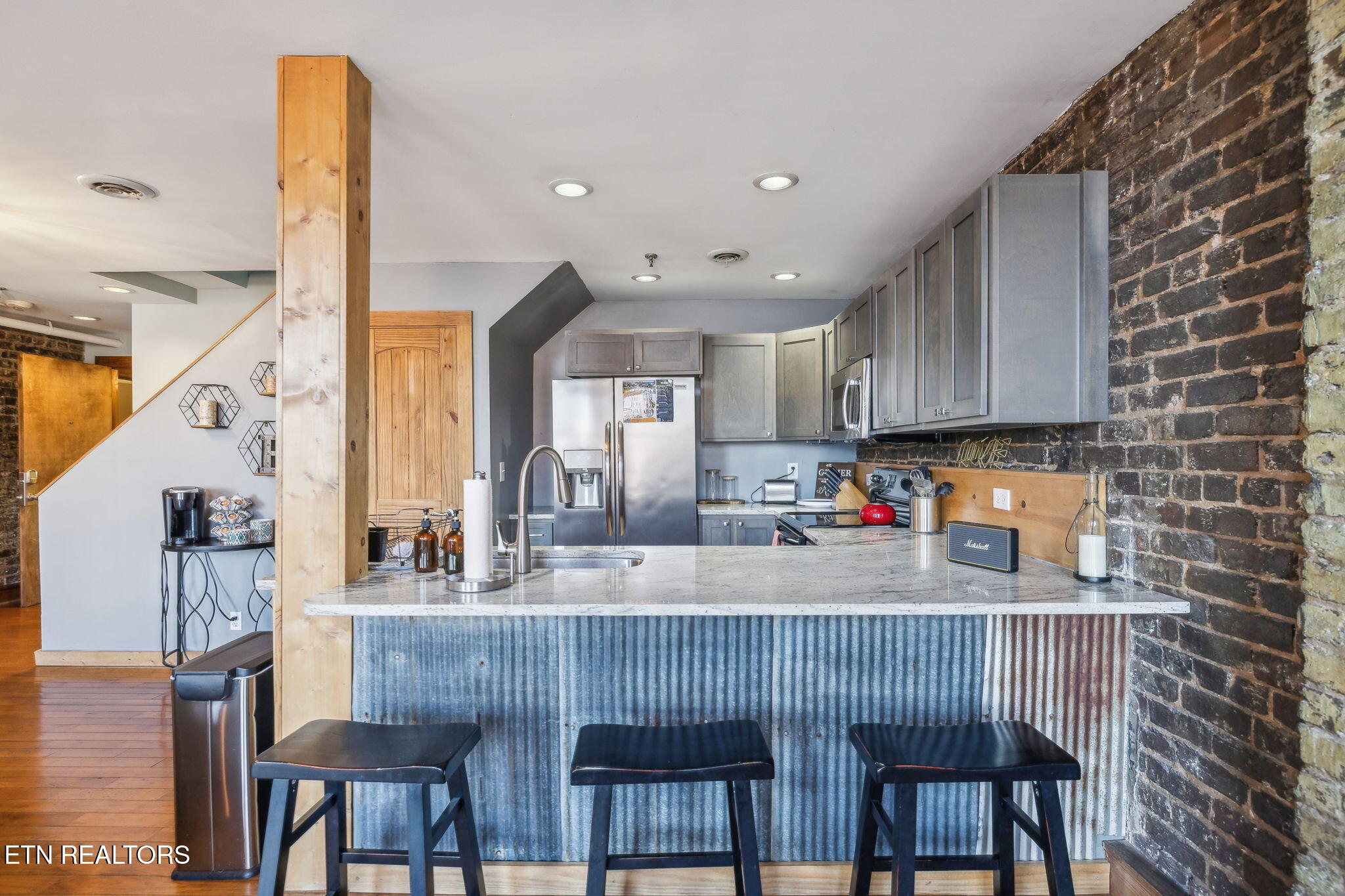 105 W Jackson Ave, 1