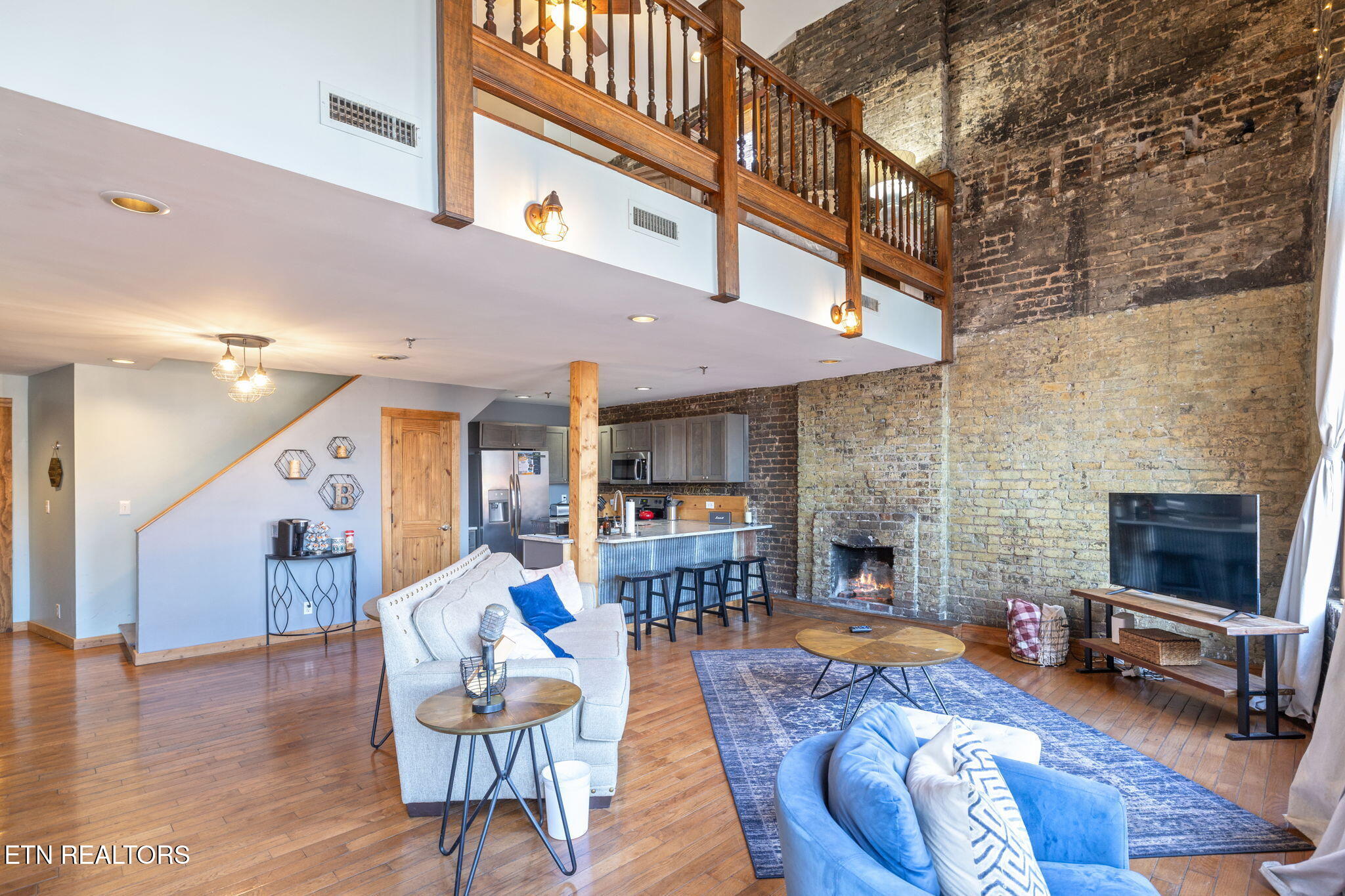 105 W Jackson Ave, 1