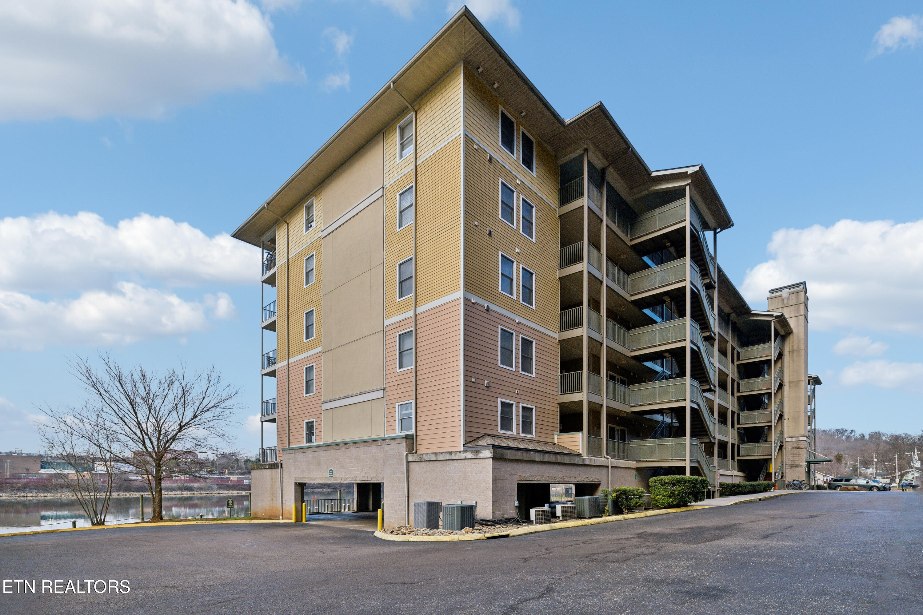 3001 River Towne Way, 304