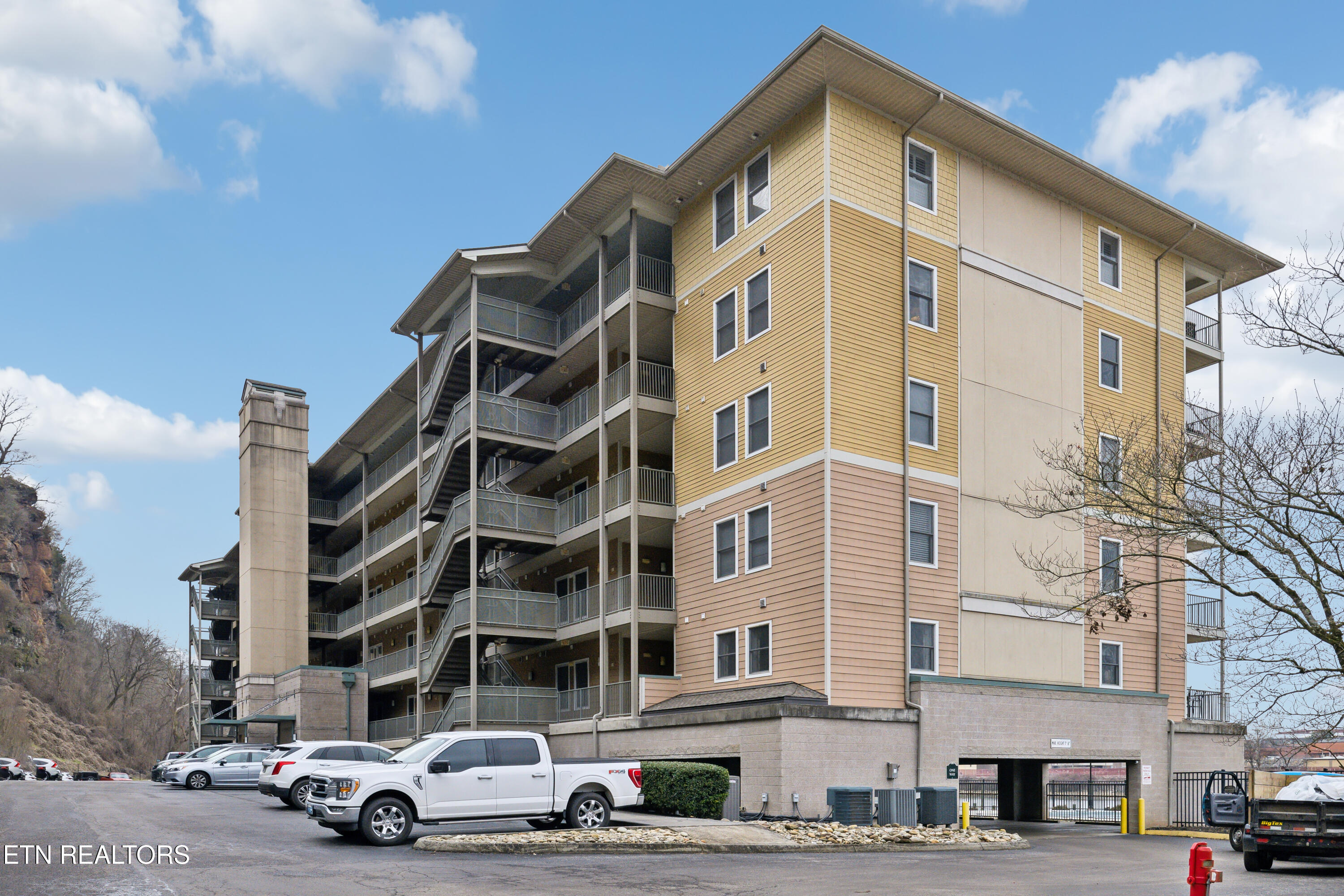 3001 River Towne Way, 304