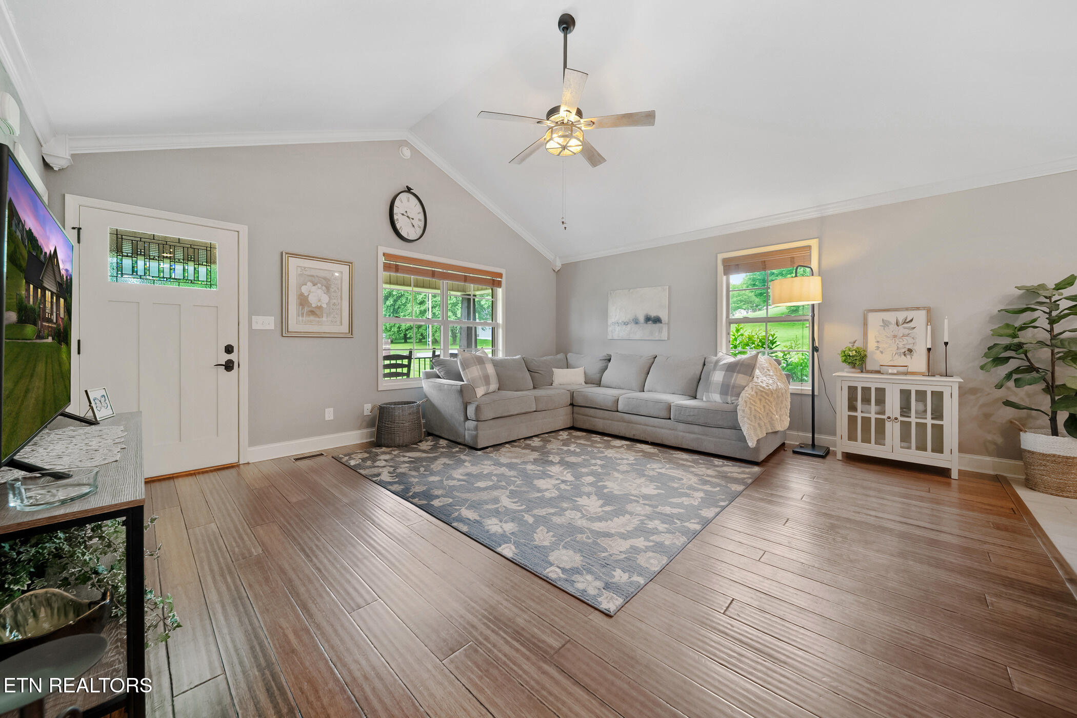 8012 Campbells Point Rd