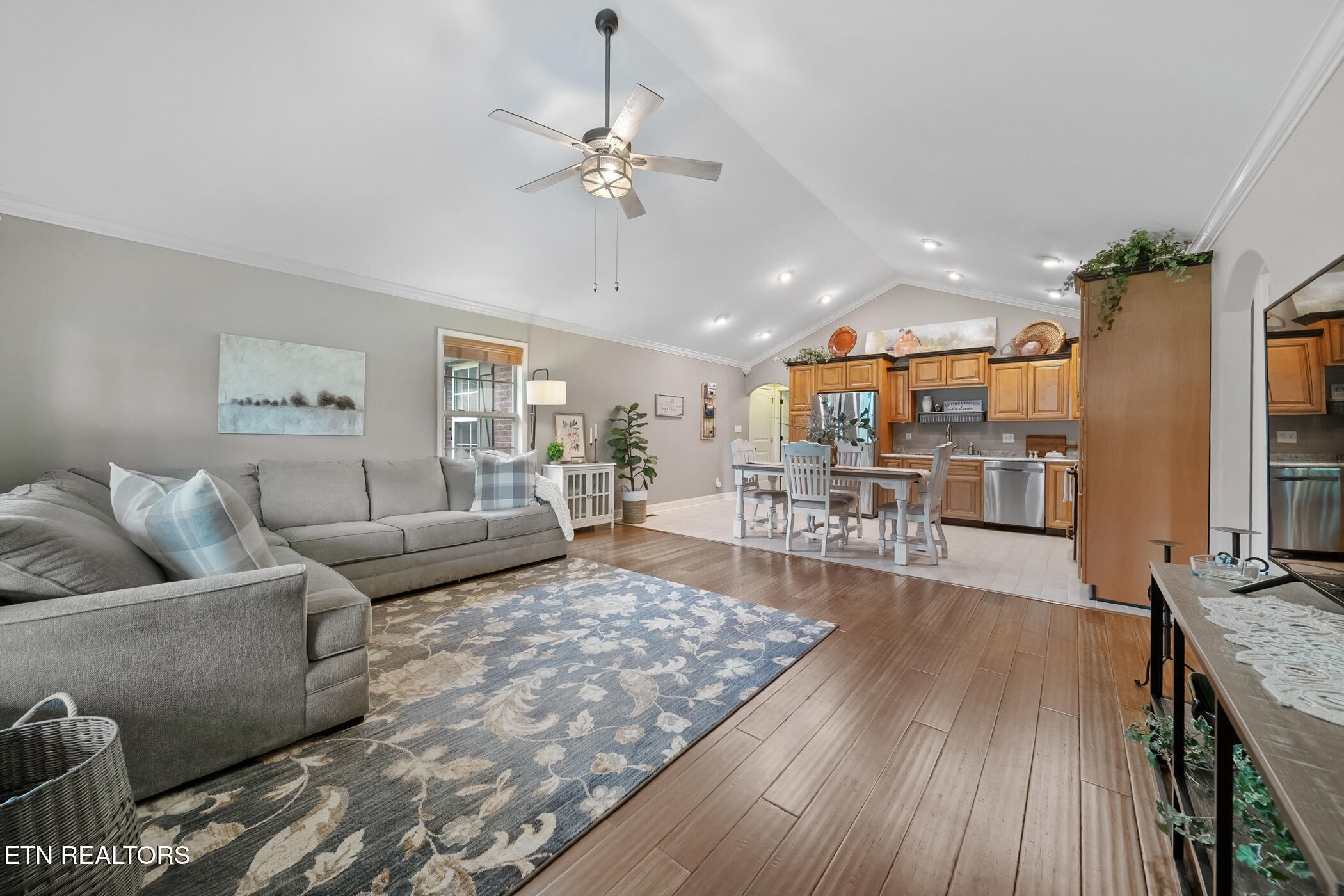 8012 Campbells Point Rd