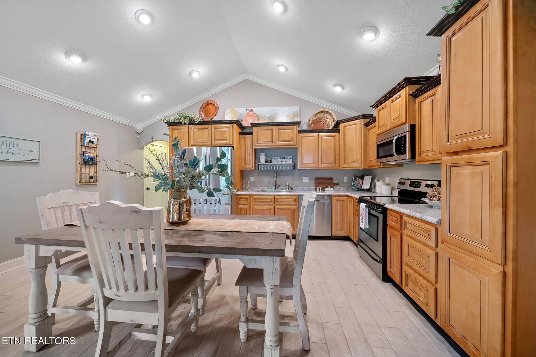 8012 Campbells Point Rd