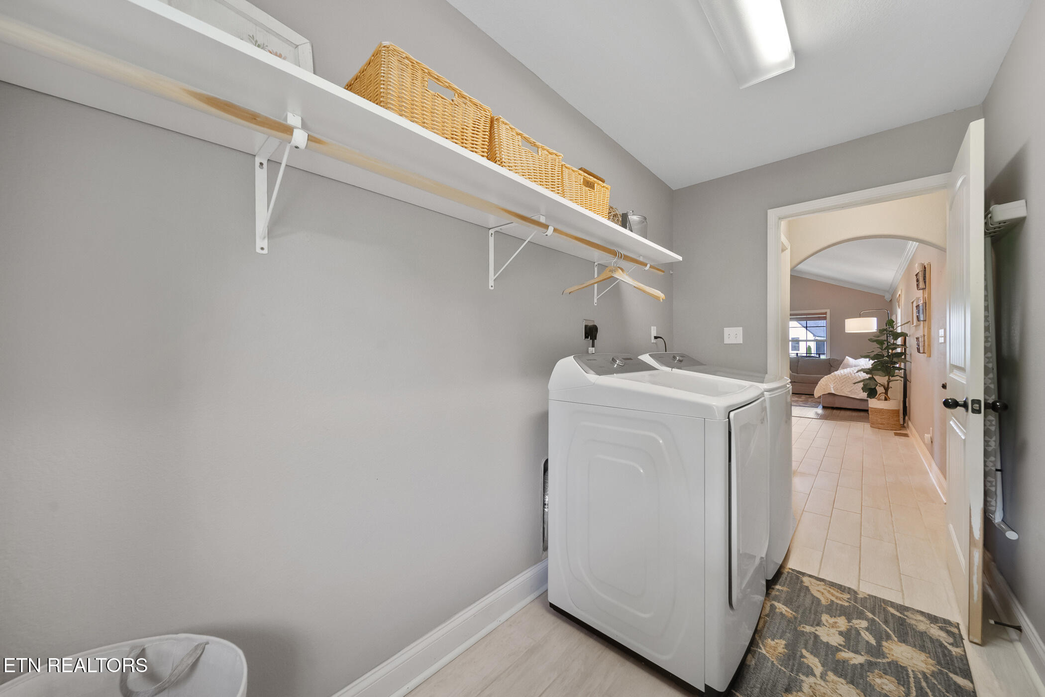 8012 Campbells Point Rd