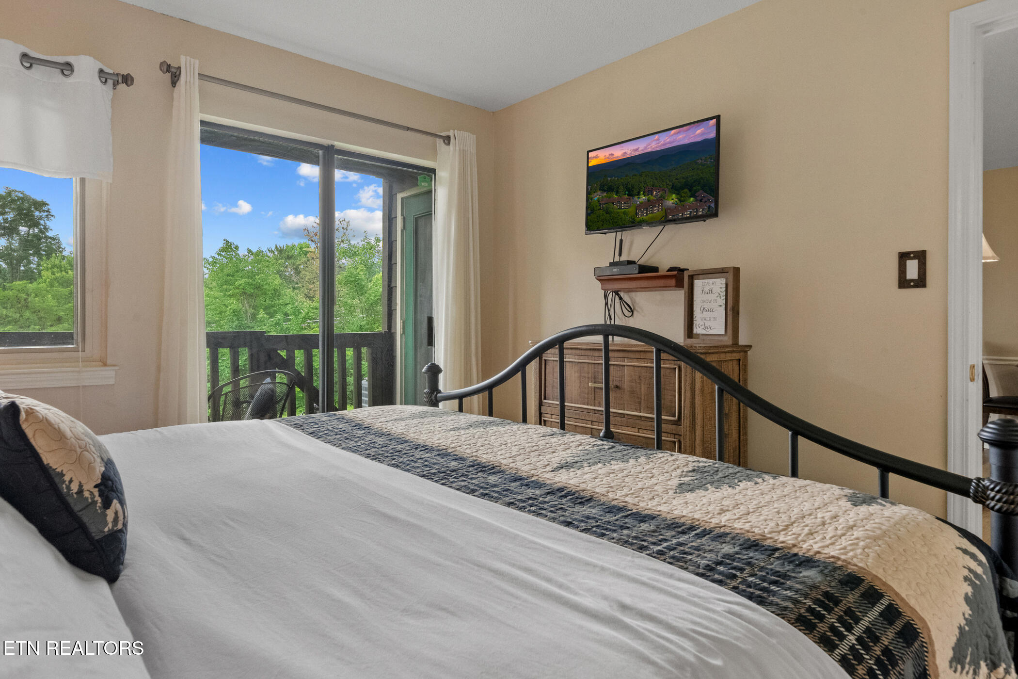 1380 Ski View Dr Off Drive, 2103