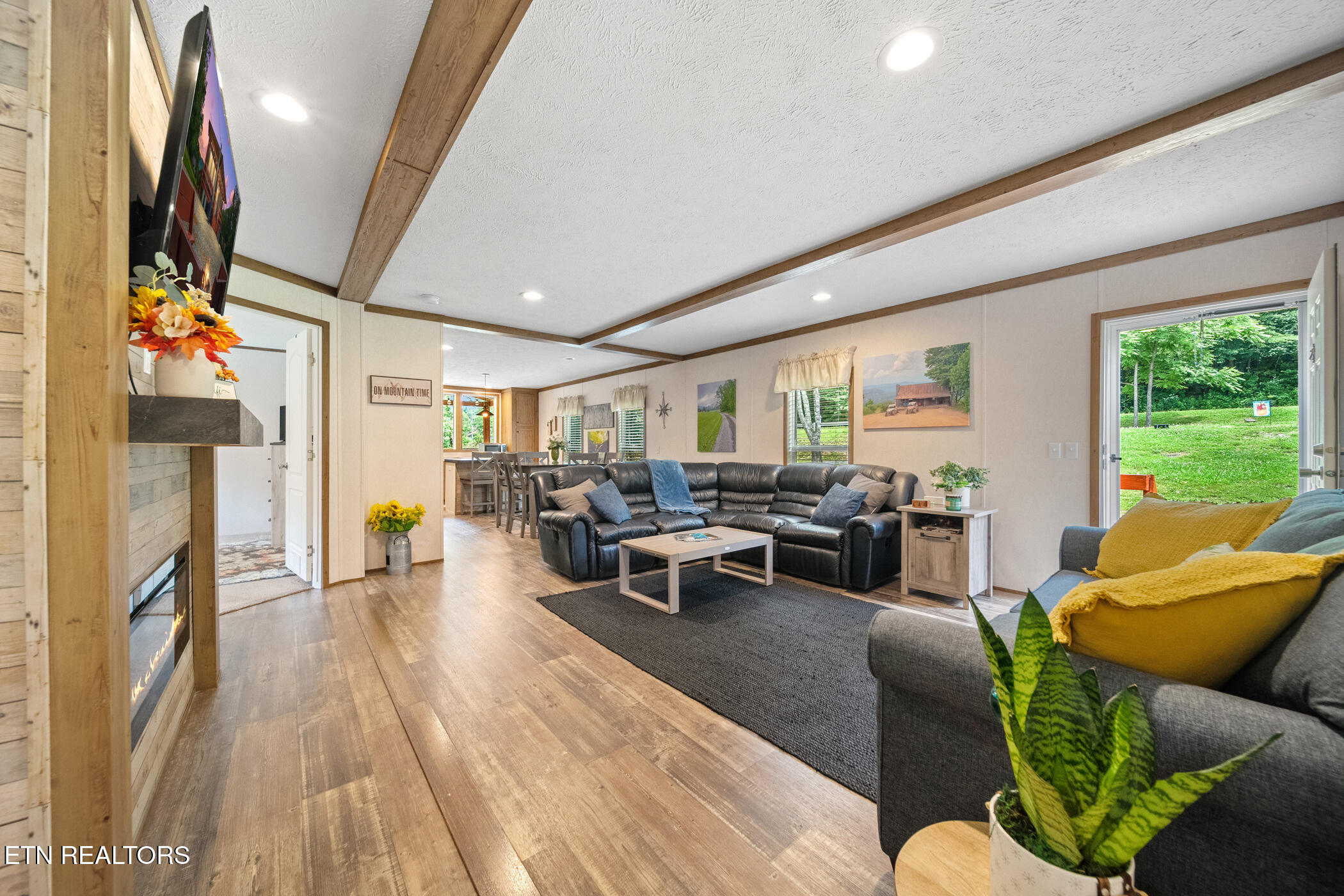 3329 Stinking Creek Rd