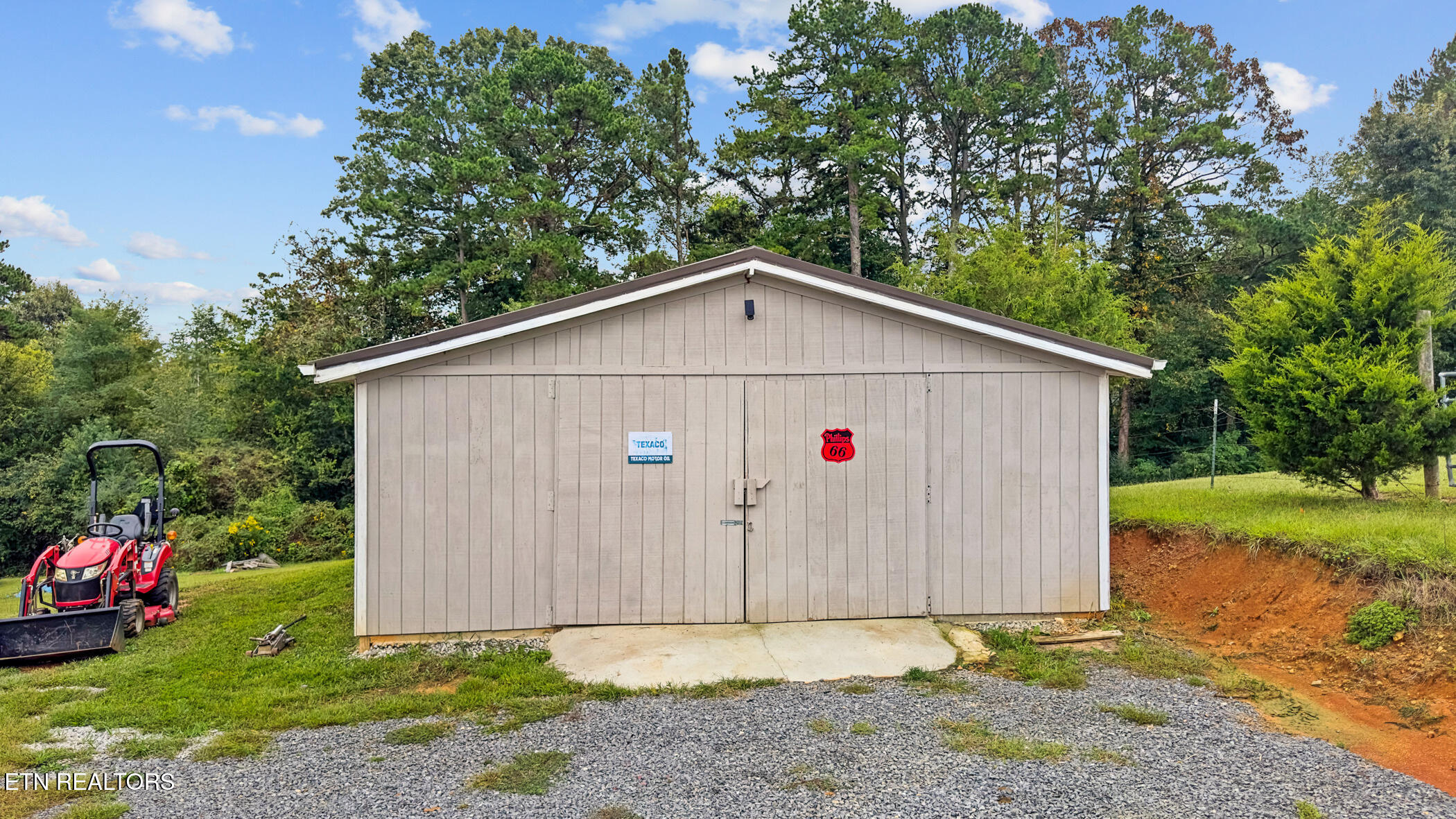 1185 Chestnut Grove Rd