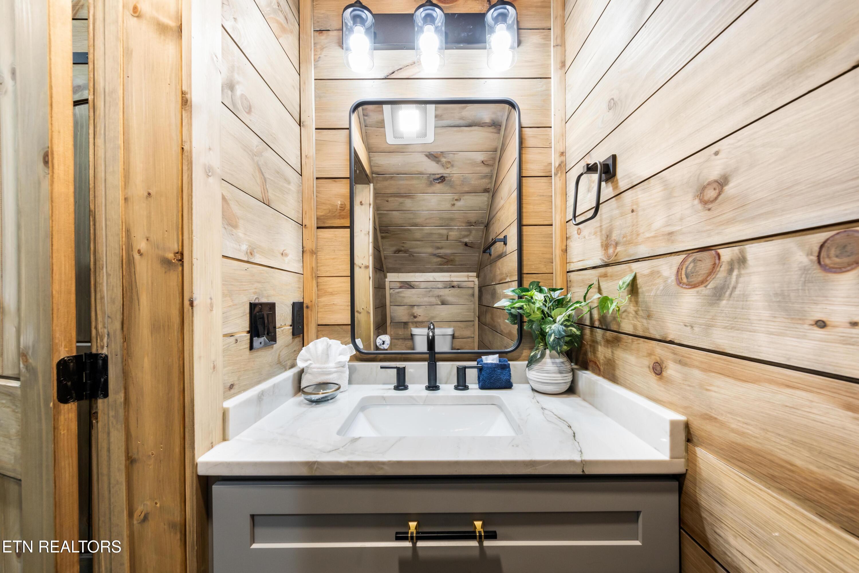 2119 Valley Creek Way