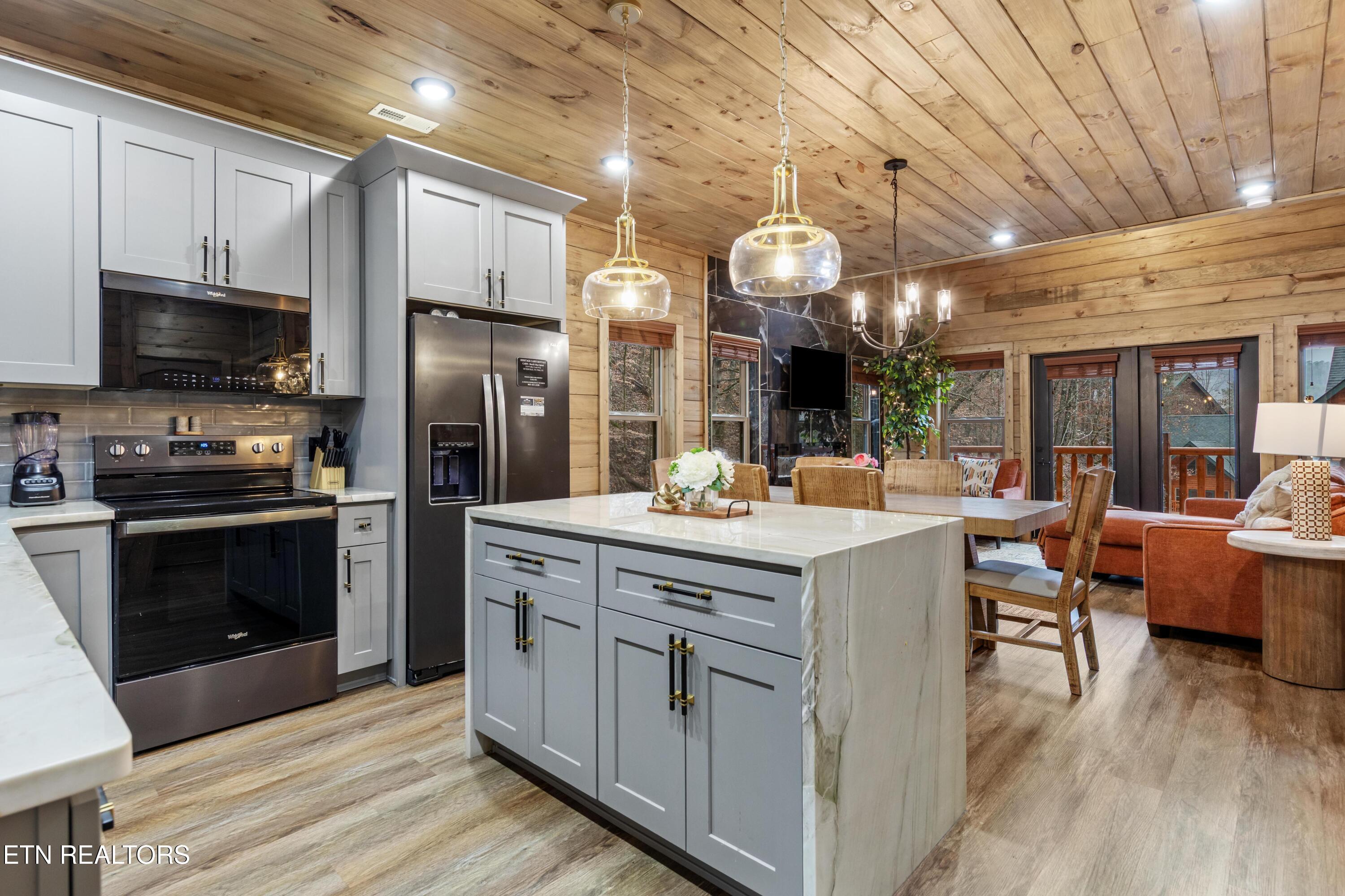 2119 Valley Creek Way